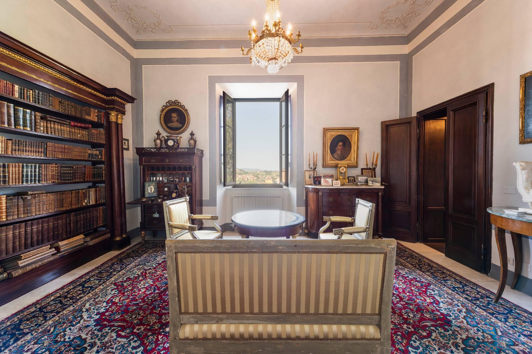 Elegante appartamento in palazzo storico a Siena - 9