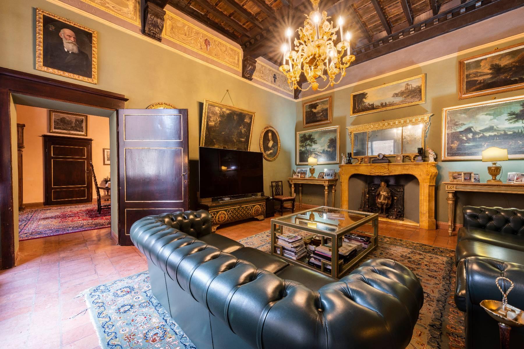 Elegant apartment in a historical palace in Siena - 2