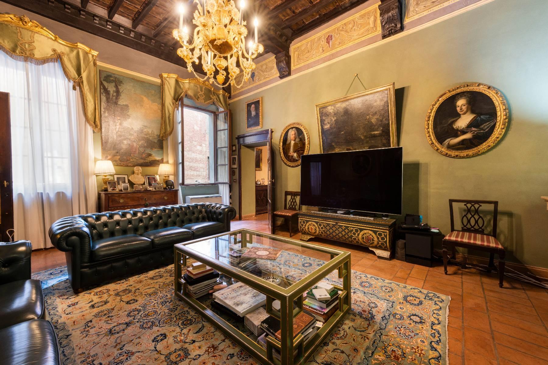 Elegante Wohnung im historischen Palast in Siena - 3