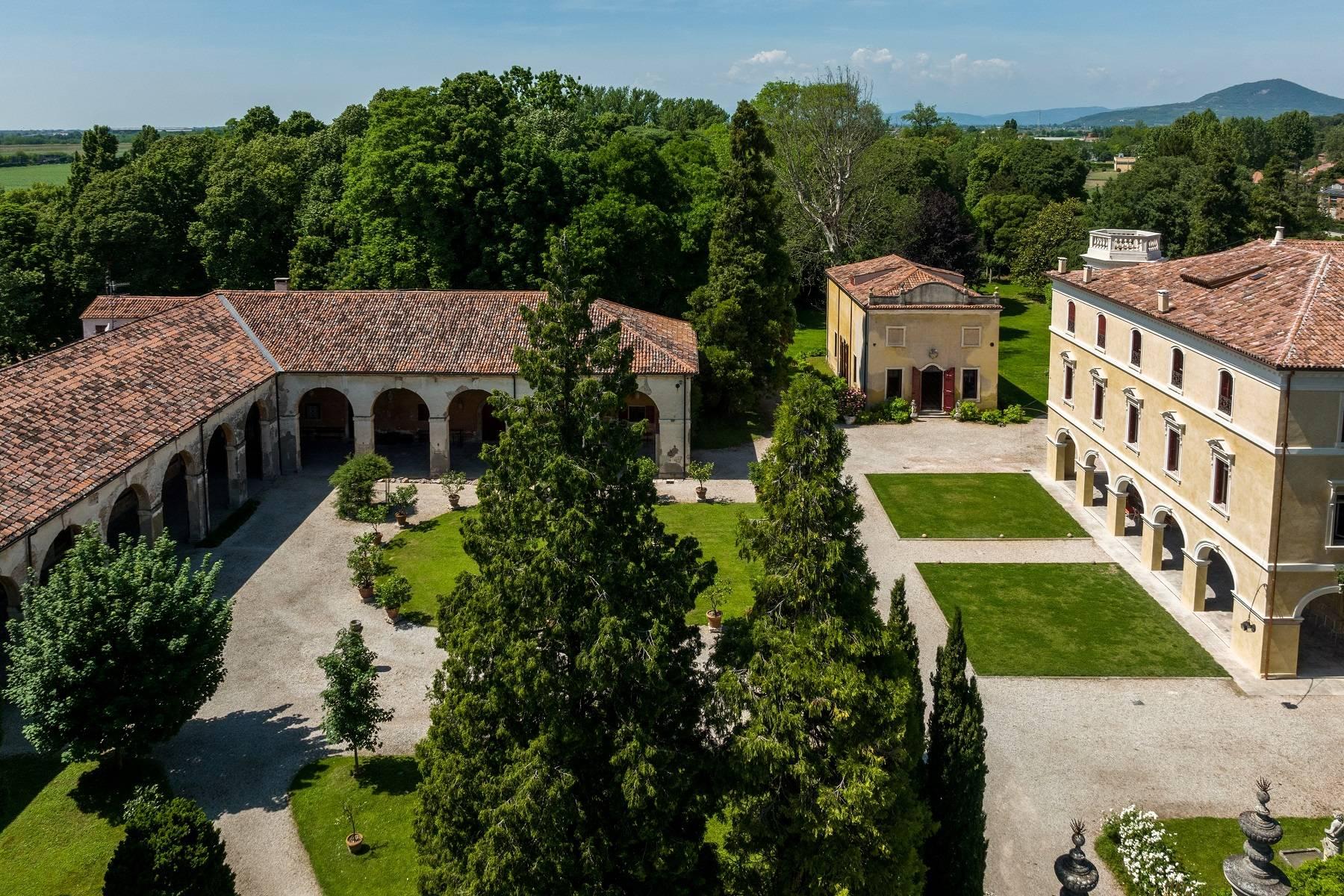 Spectaculaire villa vénitienne avec parc séculaire et piscine - 3