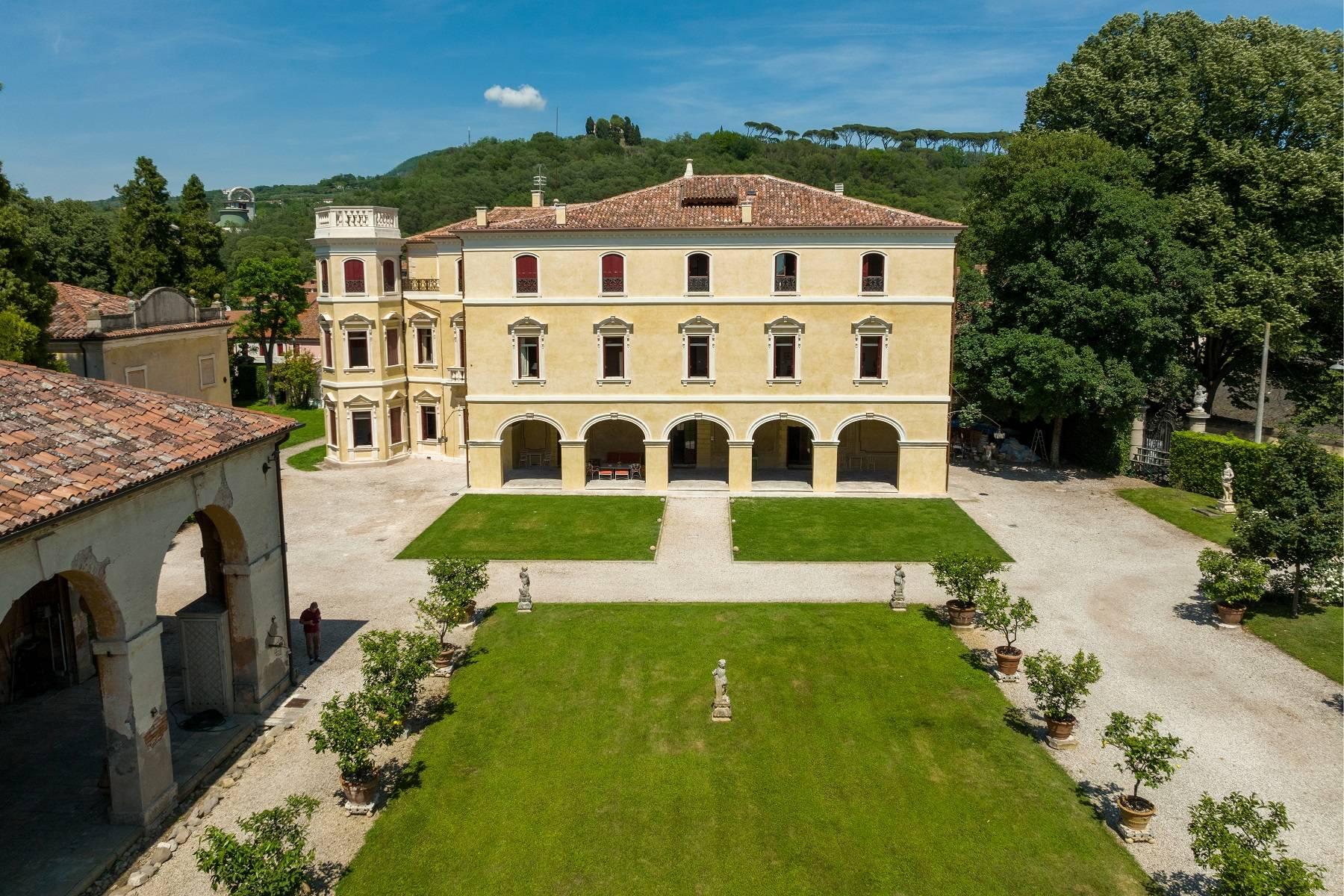 Spektakuläre venezianische Villa mit angrenzendem und jahrhundertealtem Park mit Swimmingpool - 4