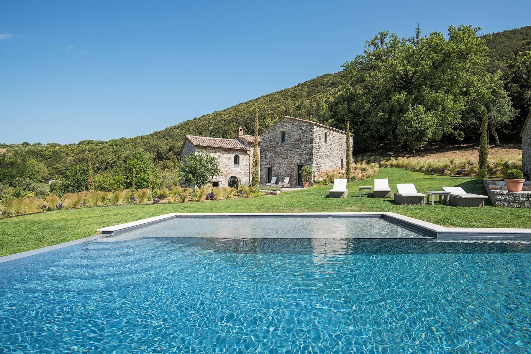 Complete privacy and luxury amidst the picturesque Umbrian countryside - 2