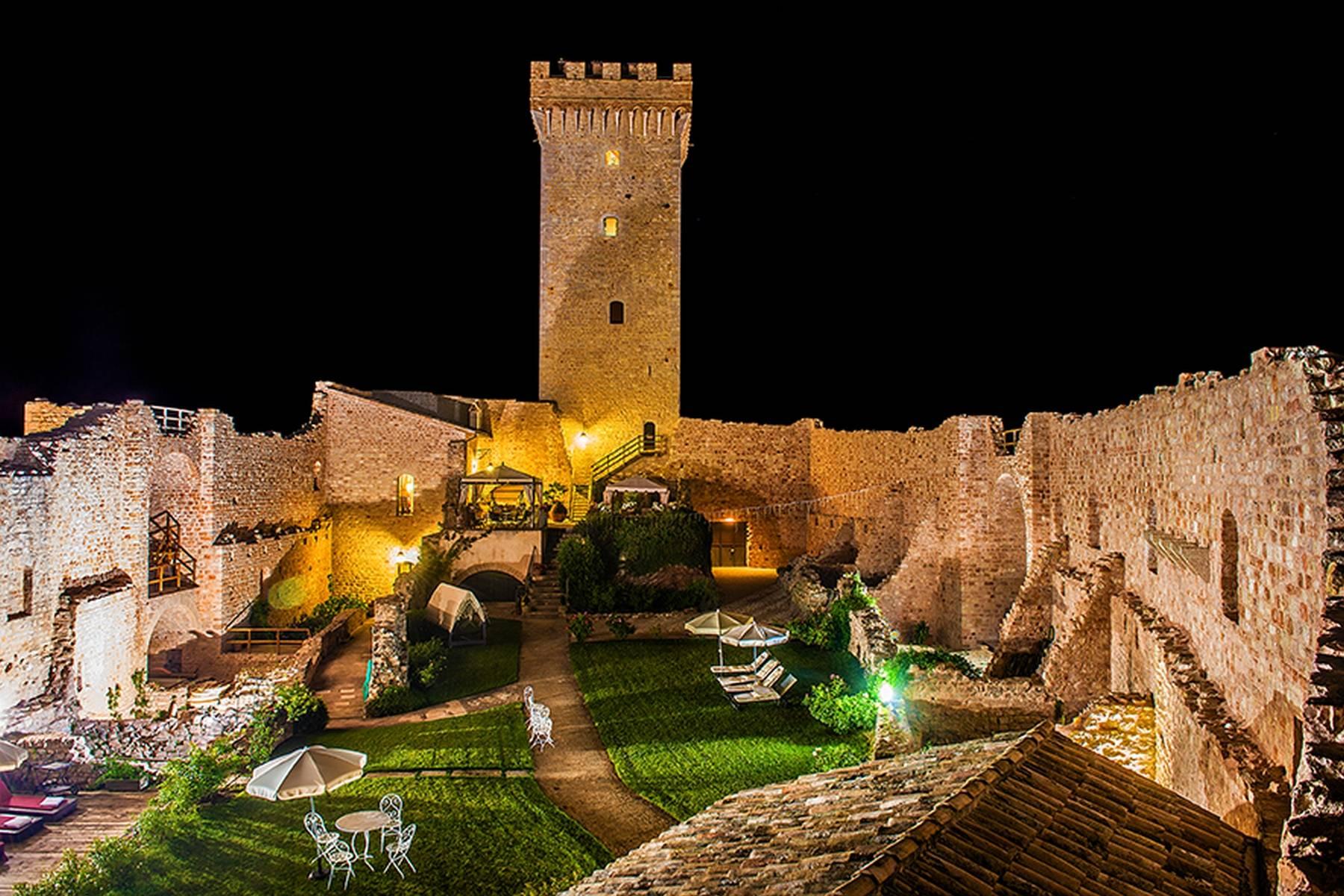 A magnificent castle in the Umbrian hillside - 4