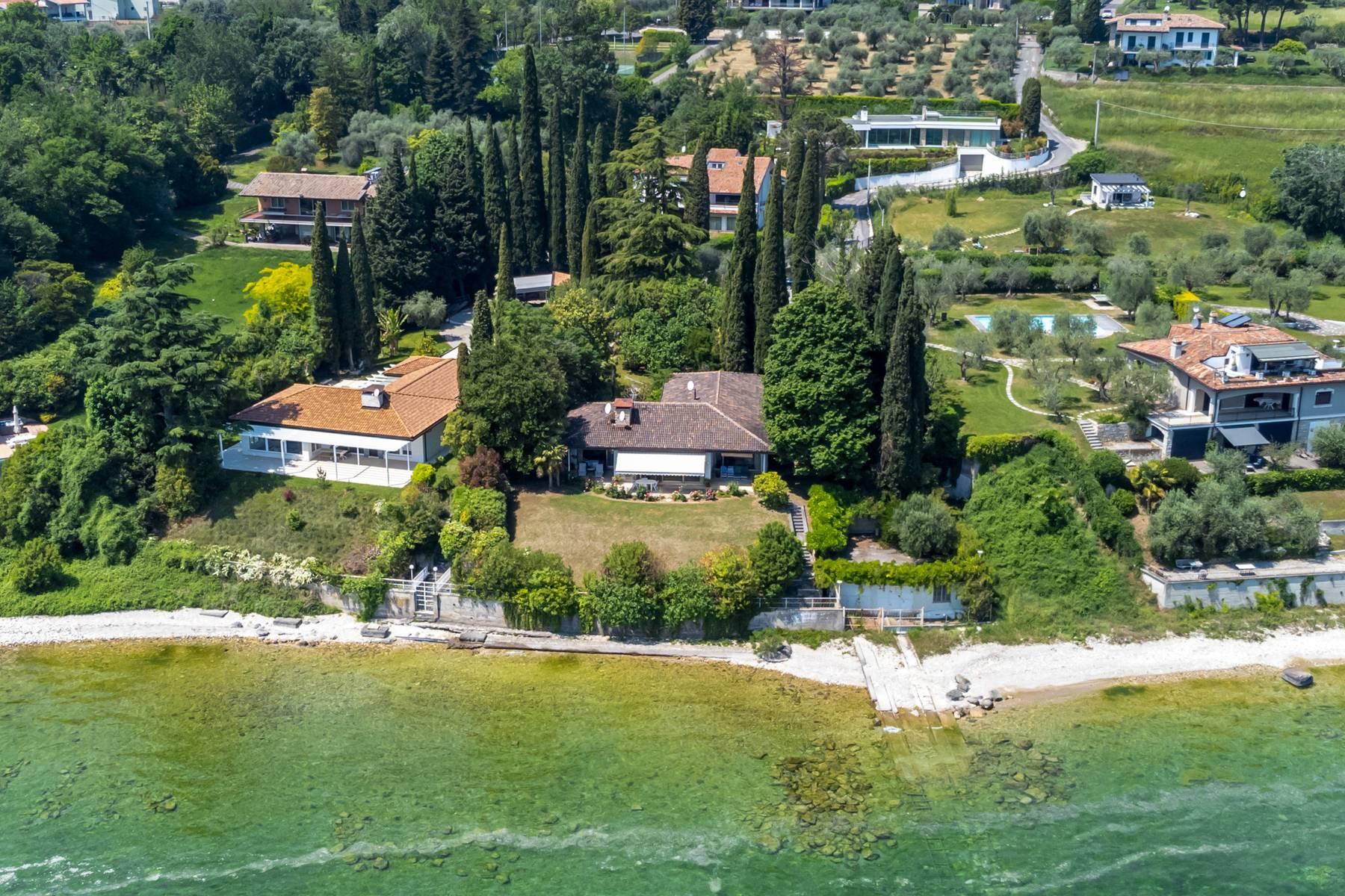 Villa pieds dans l'eau in an exclusive and reserved position - 2