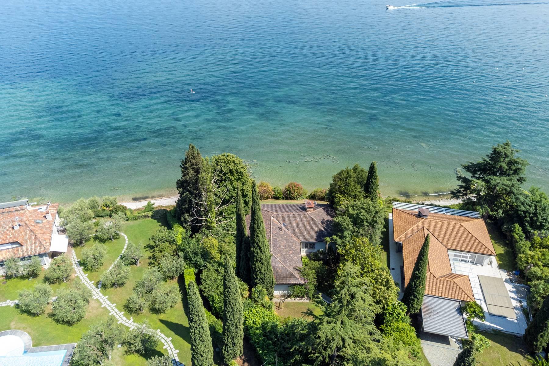 Villa pieds dans l'eau in an exclusive and reserved position - 6