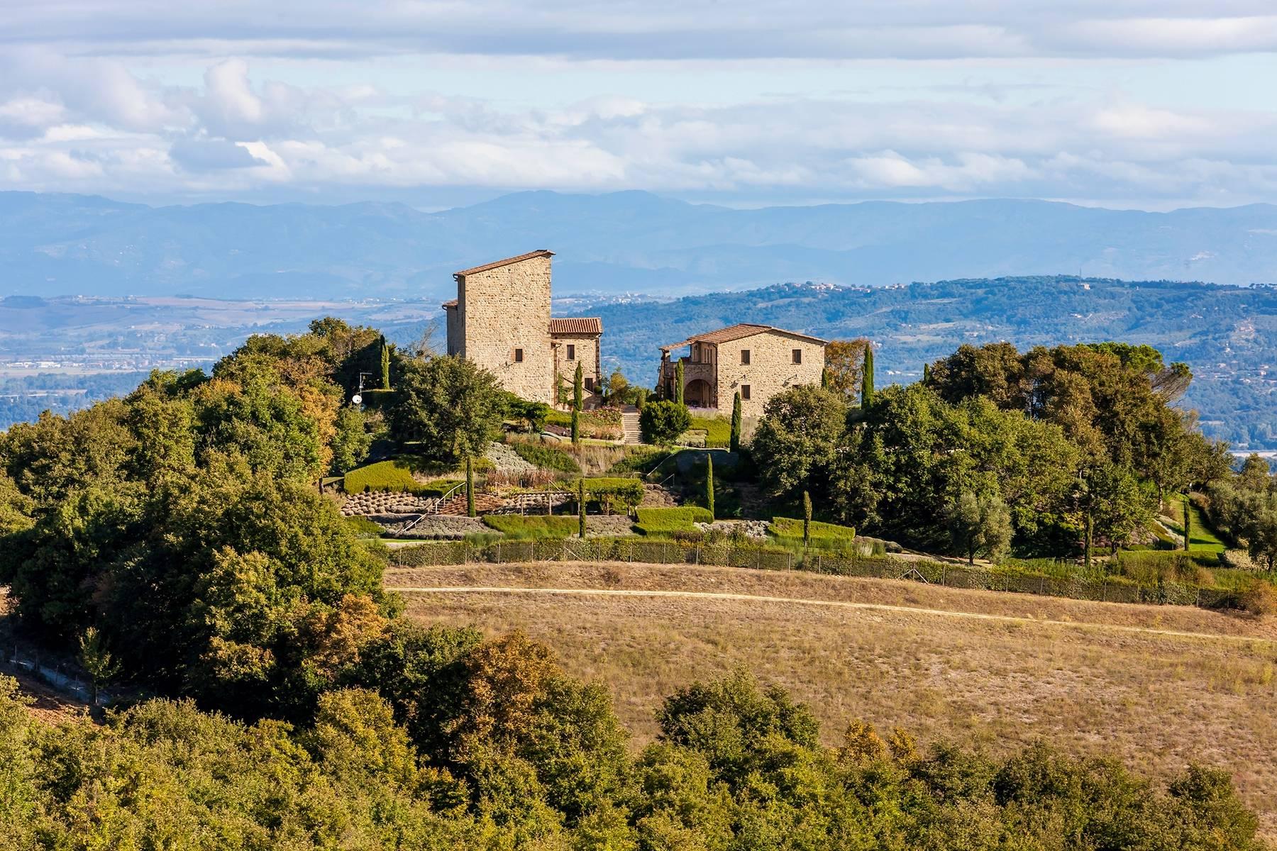 Une splendide propriété nichée entre la Toscane, l'Ombrie et le Latium - 2