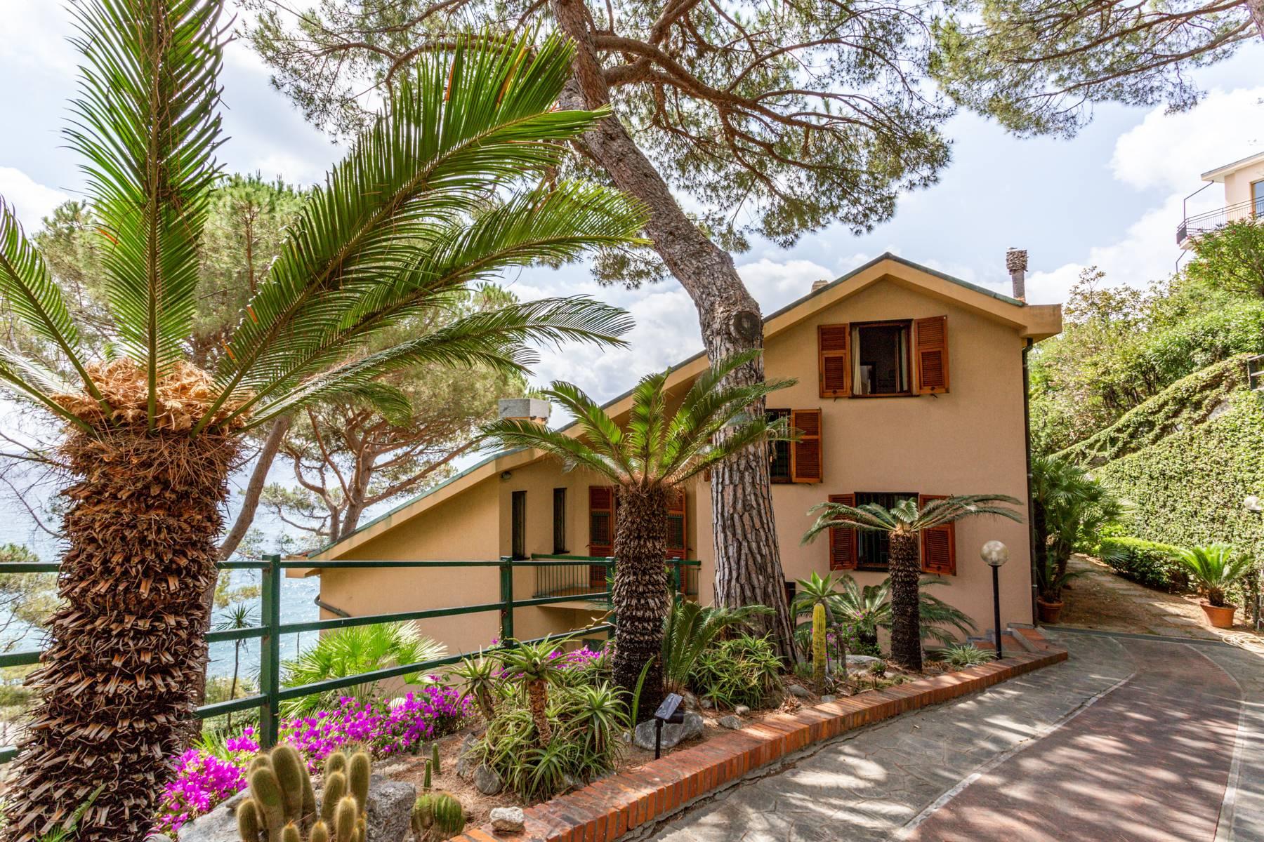 Panoramic villa pieds dans l'eau with private garden - 14