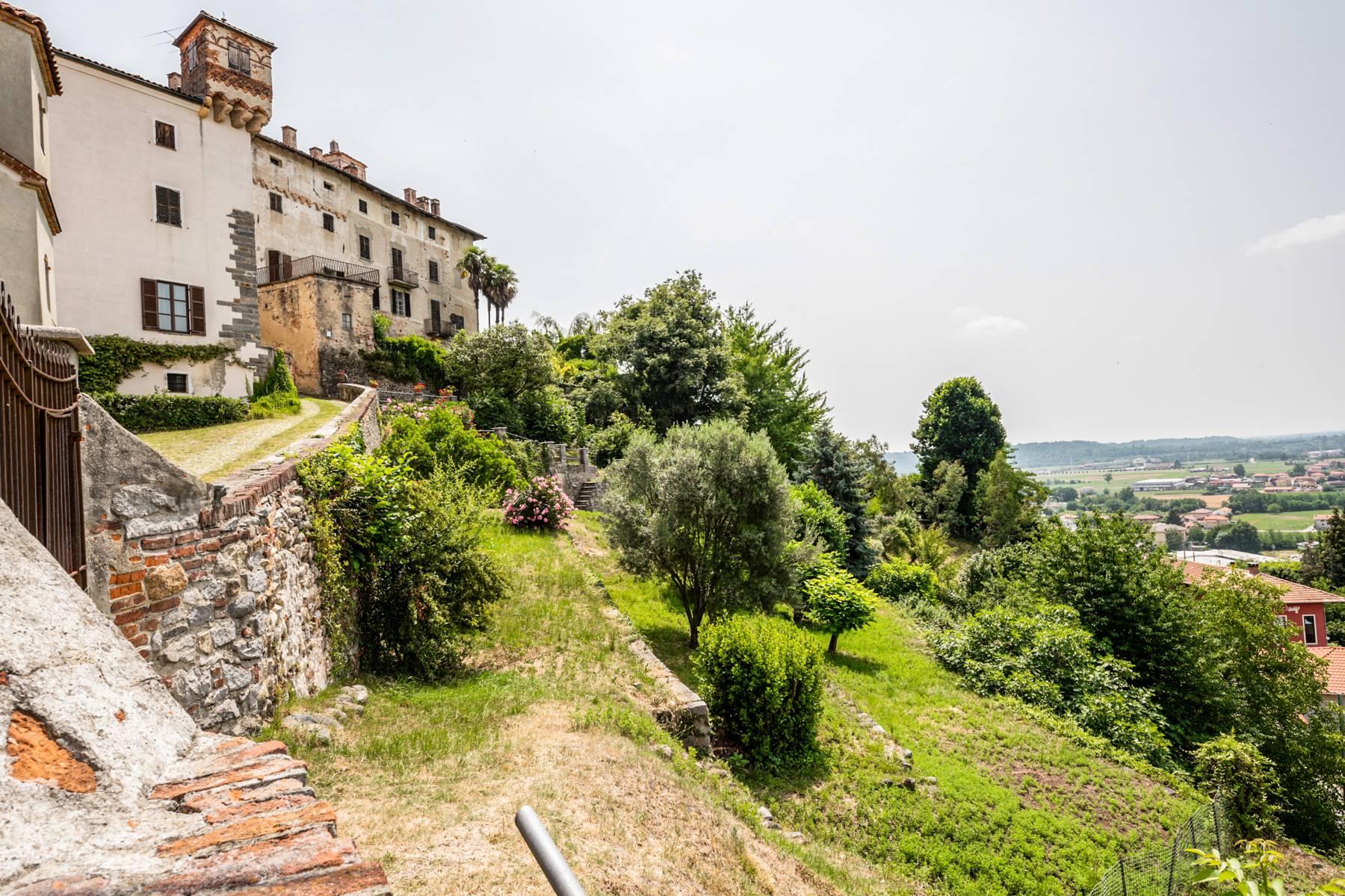 Partie d'un château du XVIIIe siècle sur les collines de Biella - 3
