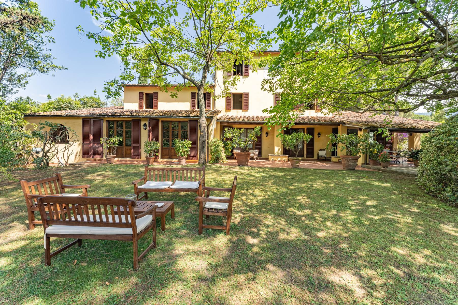 Splendid property in the green hills of Pescia - 1