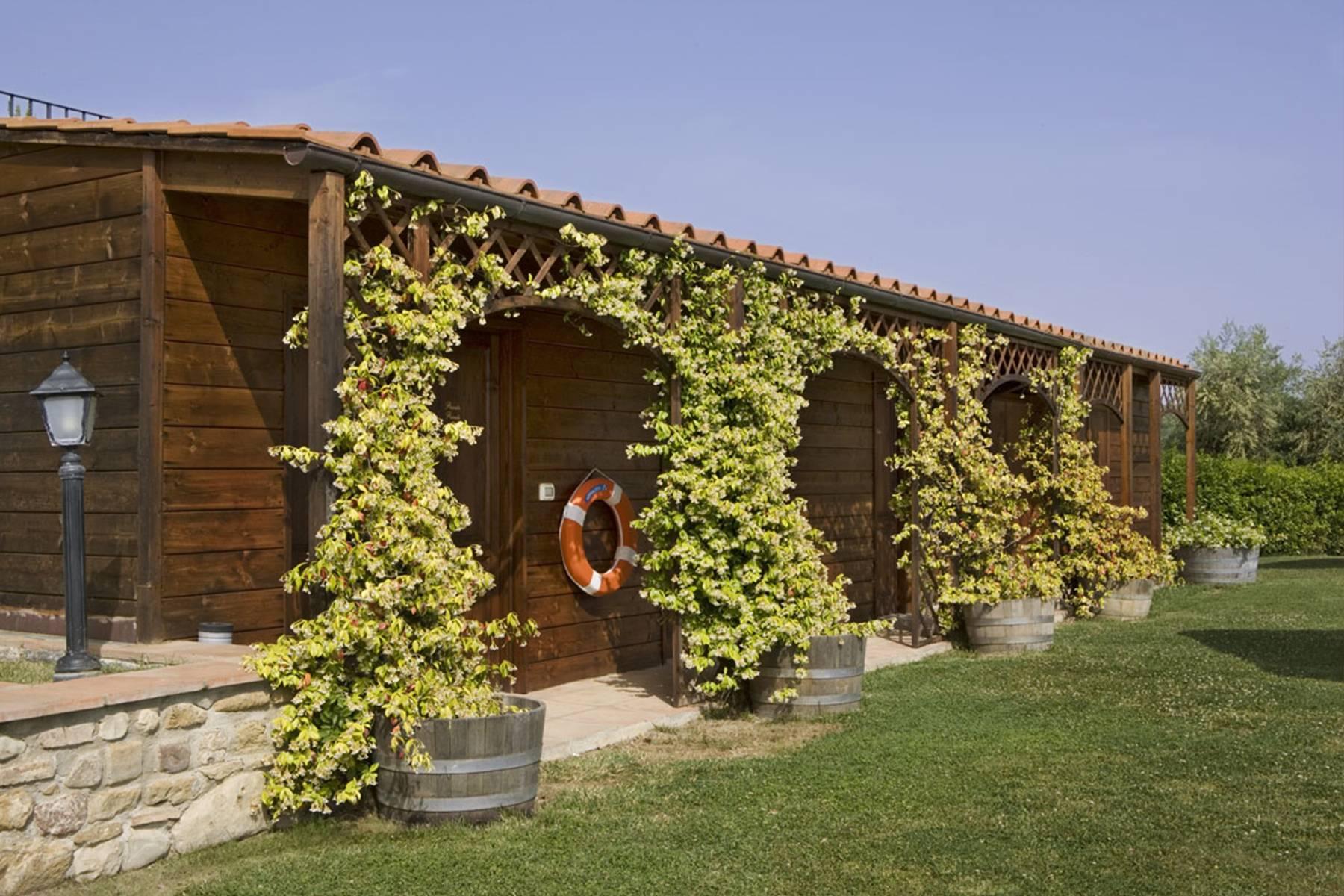 Splendida tenuta vinicola di 100 ettari nel cuore del Chianti - 12