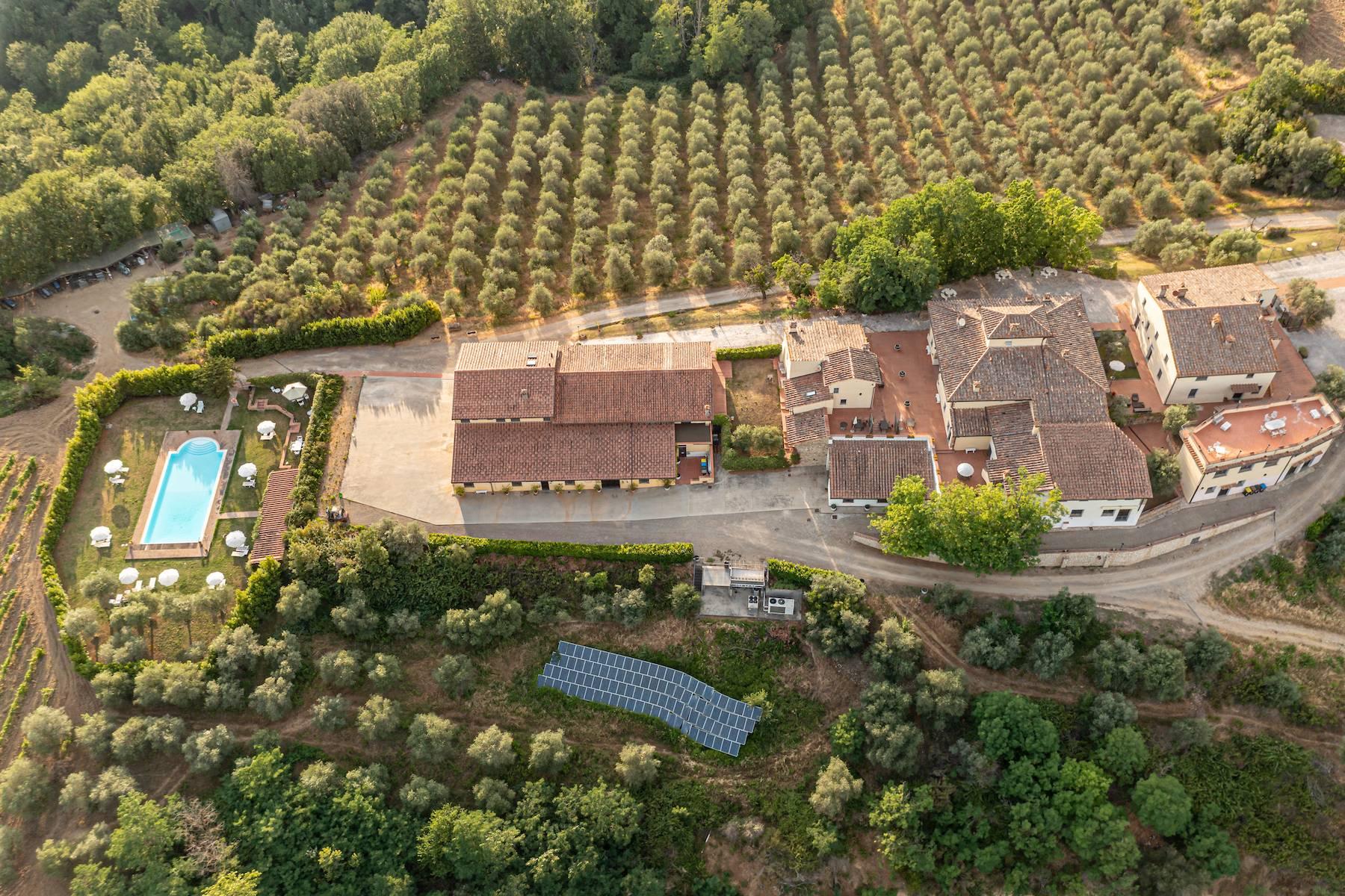 Exceptionnel domaine viticole de 102 hectares au cur du Chianti - 6