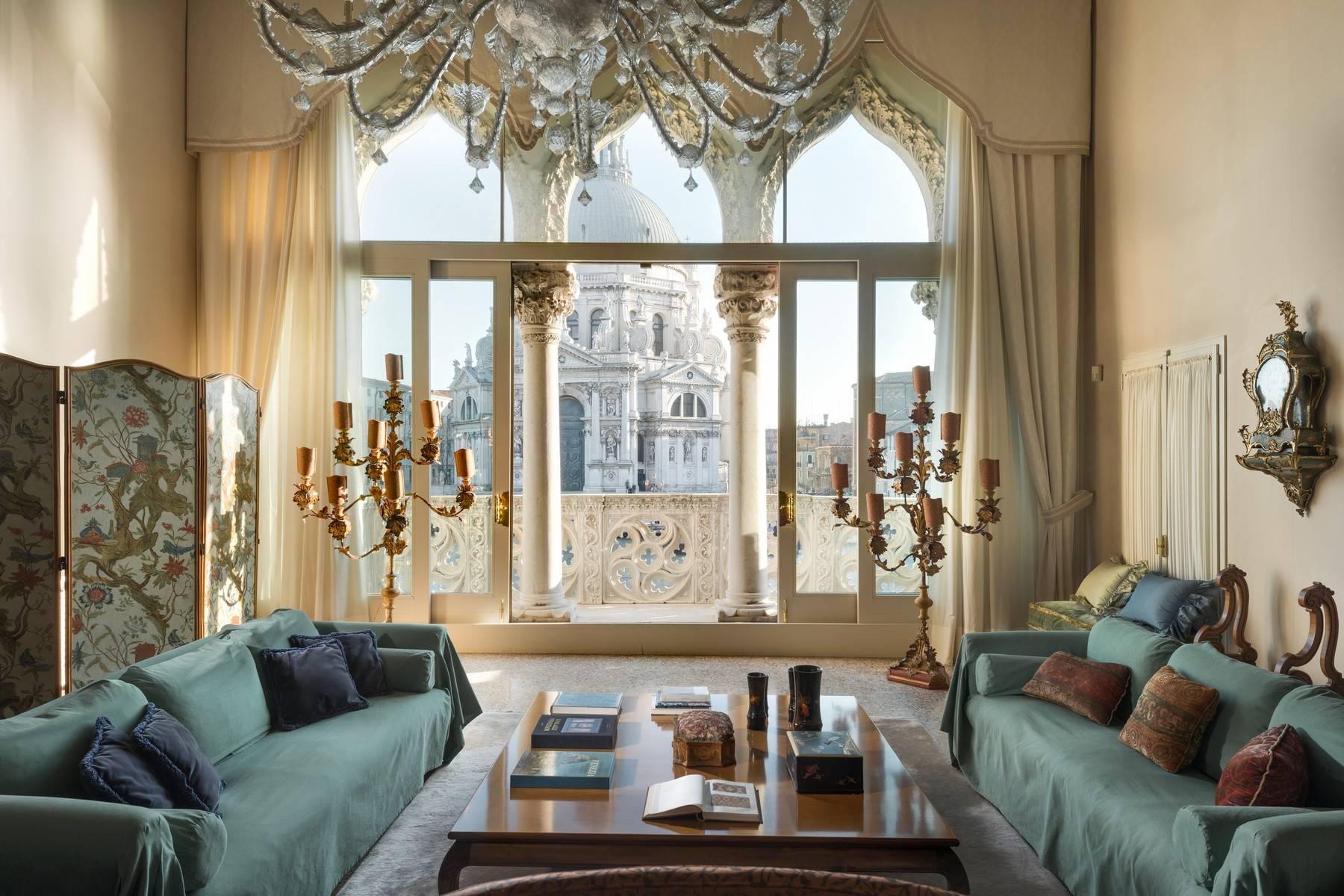Elegante appartamento a Venezia con vista imponente - 2