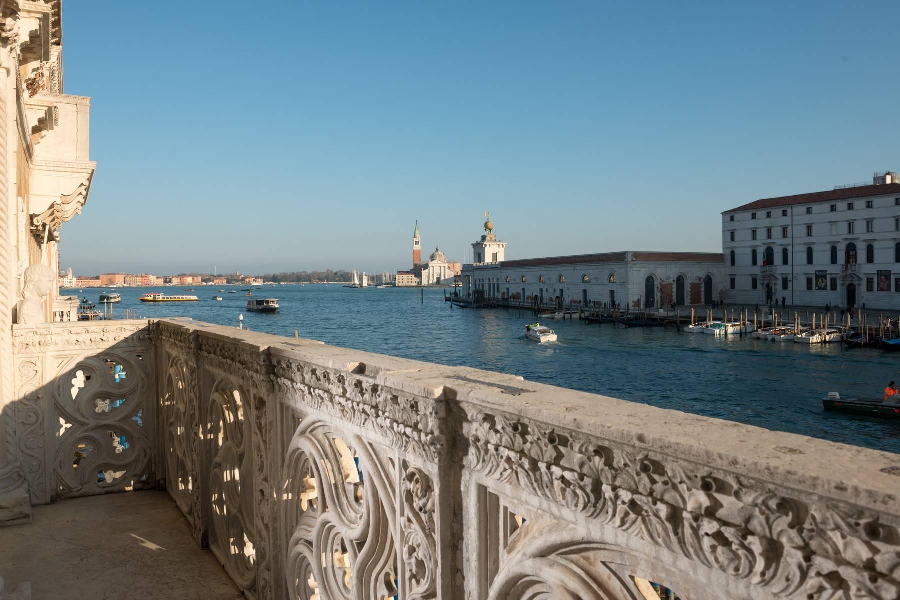 Élégant appartement au cur de Venise avec vue majestueuse - 14