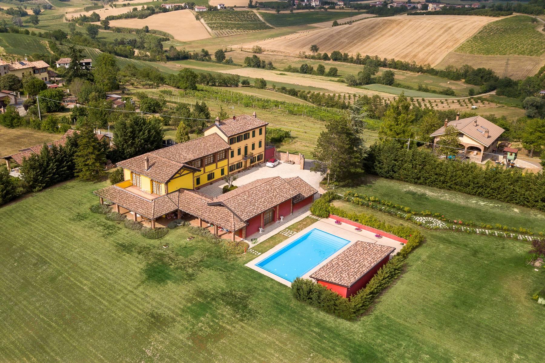 Prächtiges Bauernhaus mit Swimmingpool in den Hügeln des Monferrato - 1