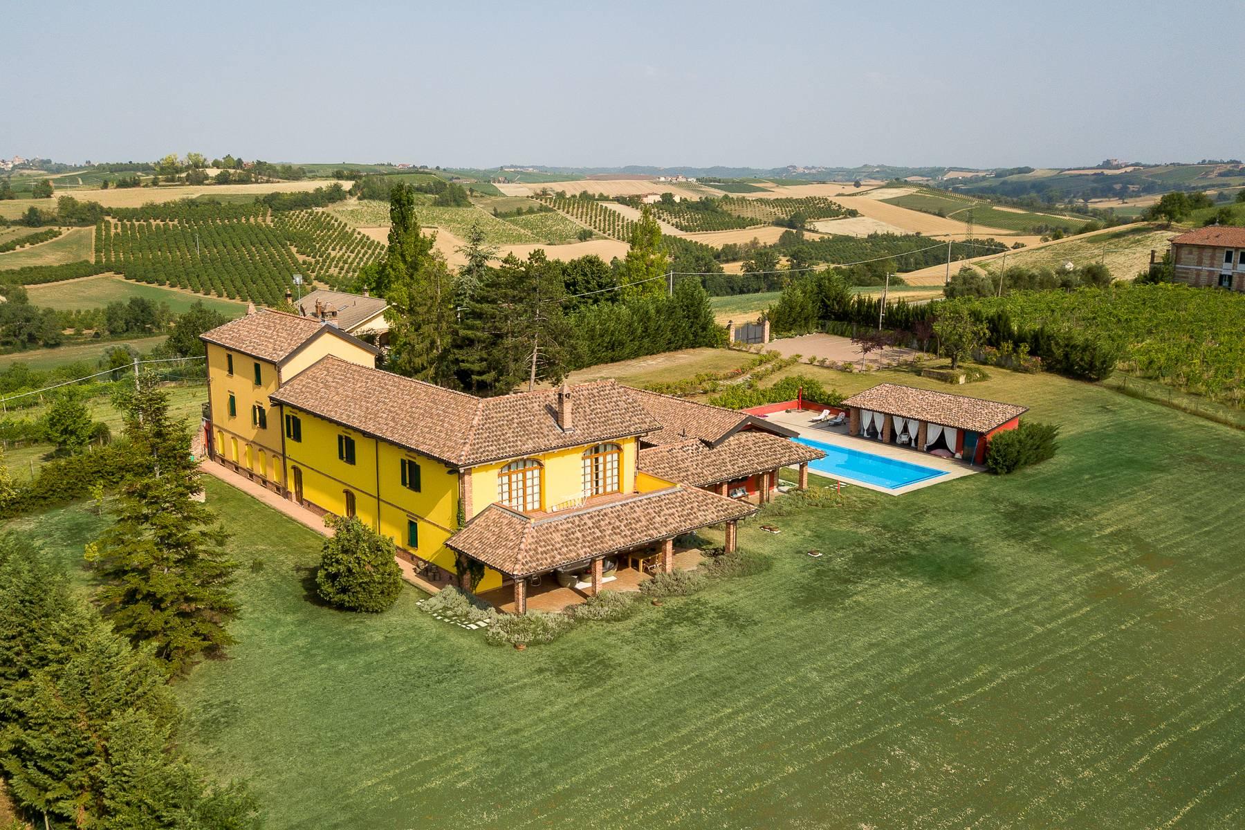 Exquisite estate with pool in Monferrato's hills - 1