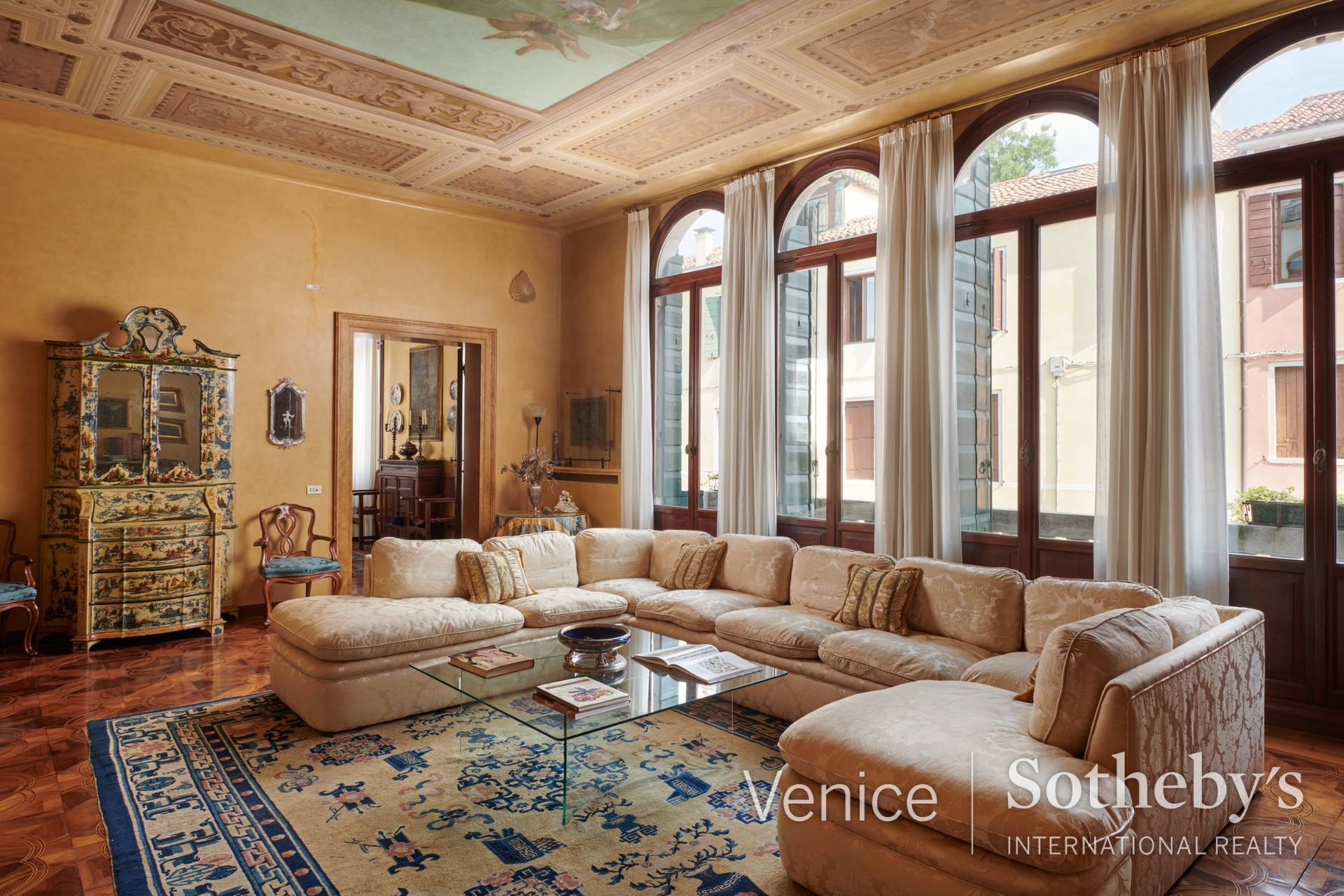 Exclusive Piano Nobile with extensive private gardens close to the Guggenheim - 7