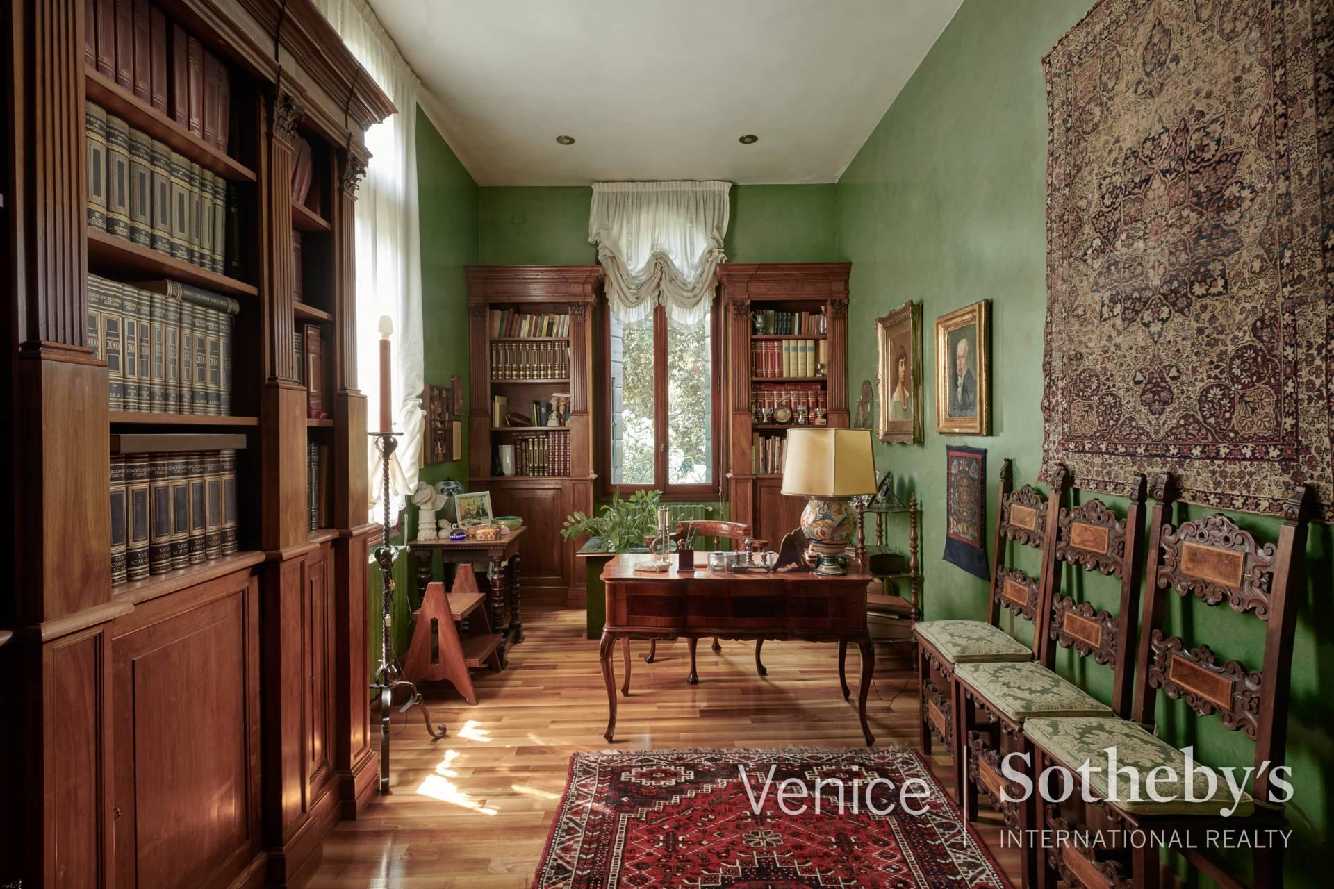 Exclusive Piano Nobile with extensive private gardens close to the Guggenheim - 12