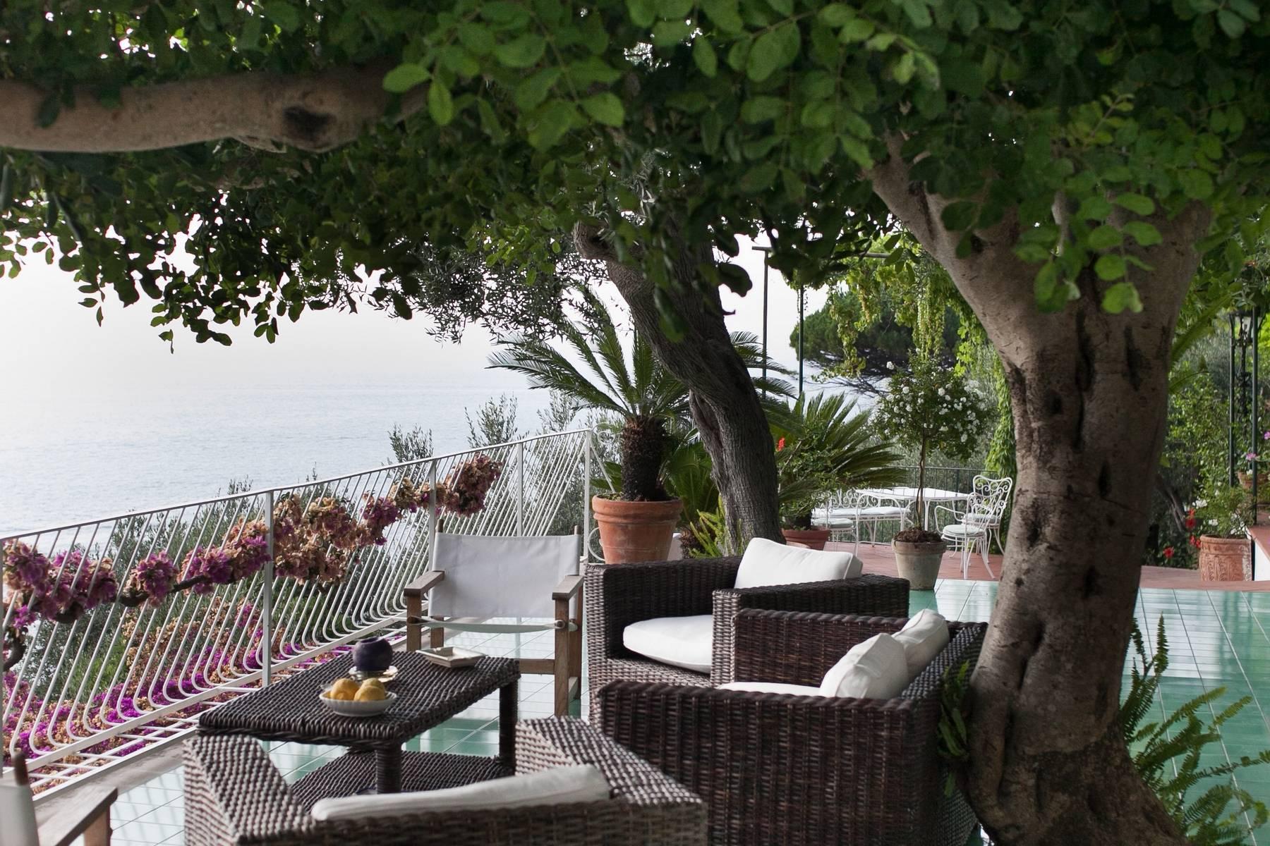 Elegante proprietà balneare con vista sul mitico Golfo di Napoli - 13