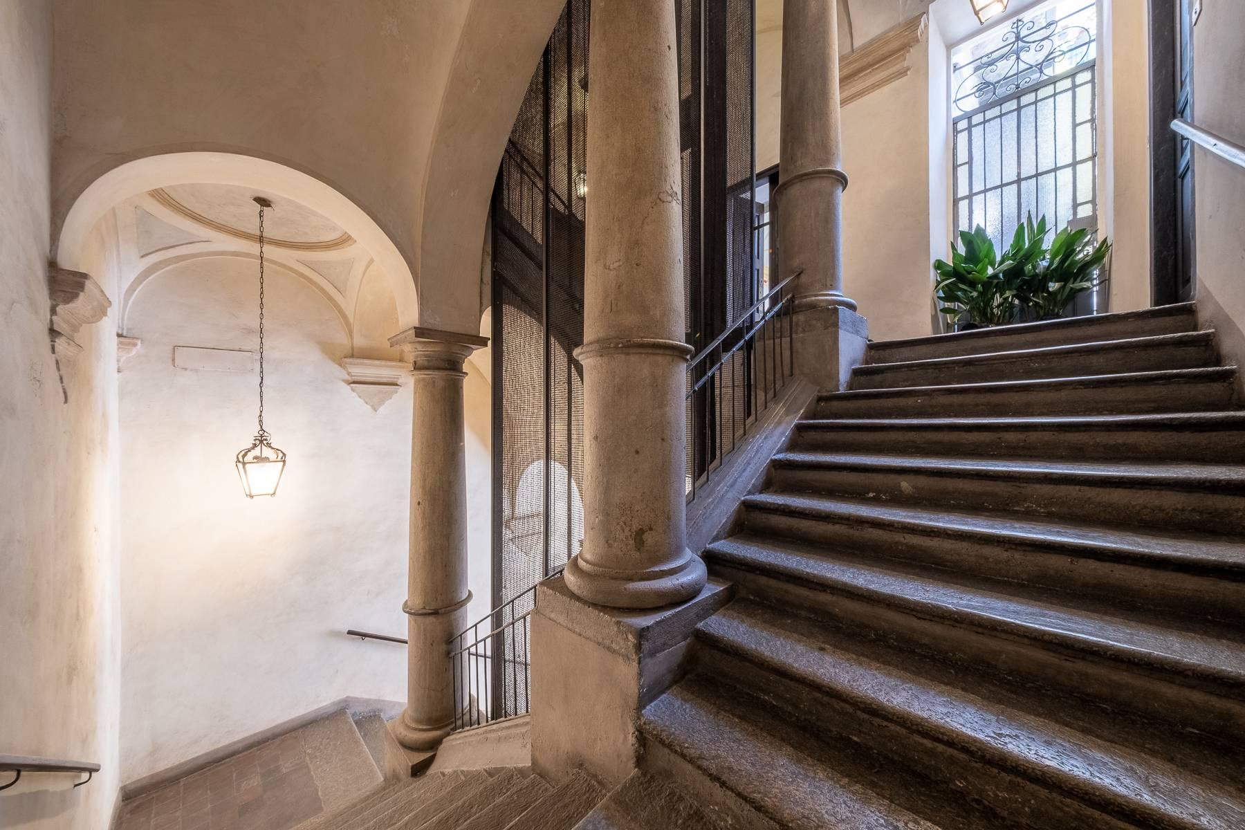 Prestigious apartment in the heart of the Quadrilatero Romano - 2