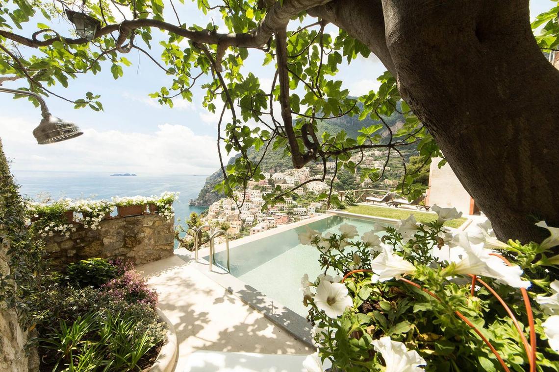 A luxurious residence overlooking the Harbour of Positano | Villa For ...