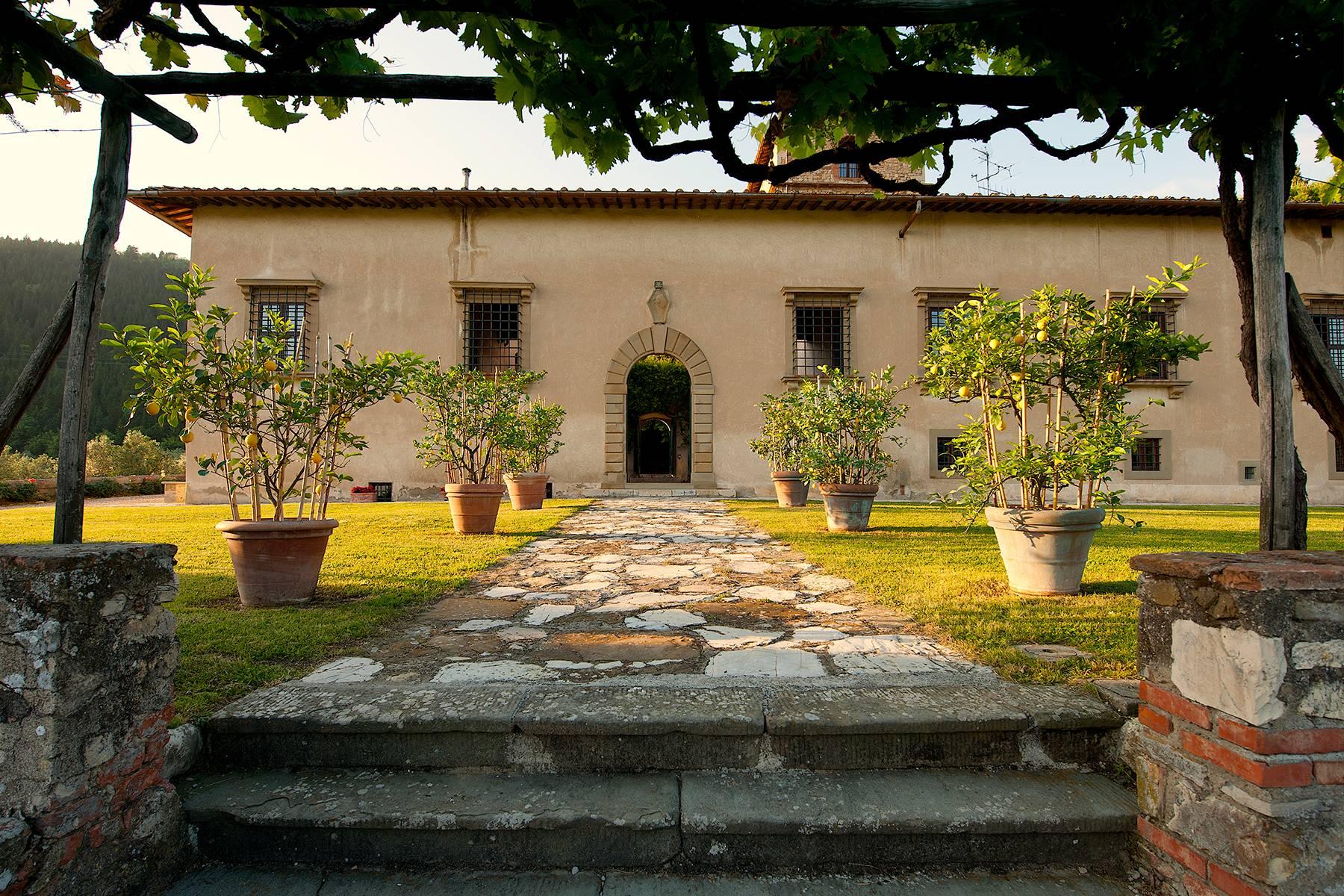 Large period farmhouse in the most renowned olive production area close to Florence - 3