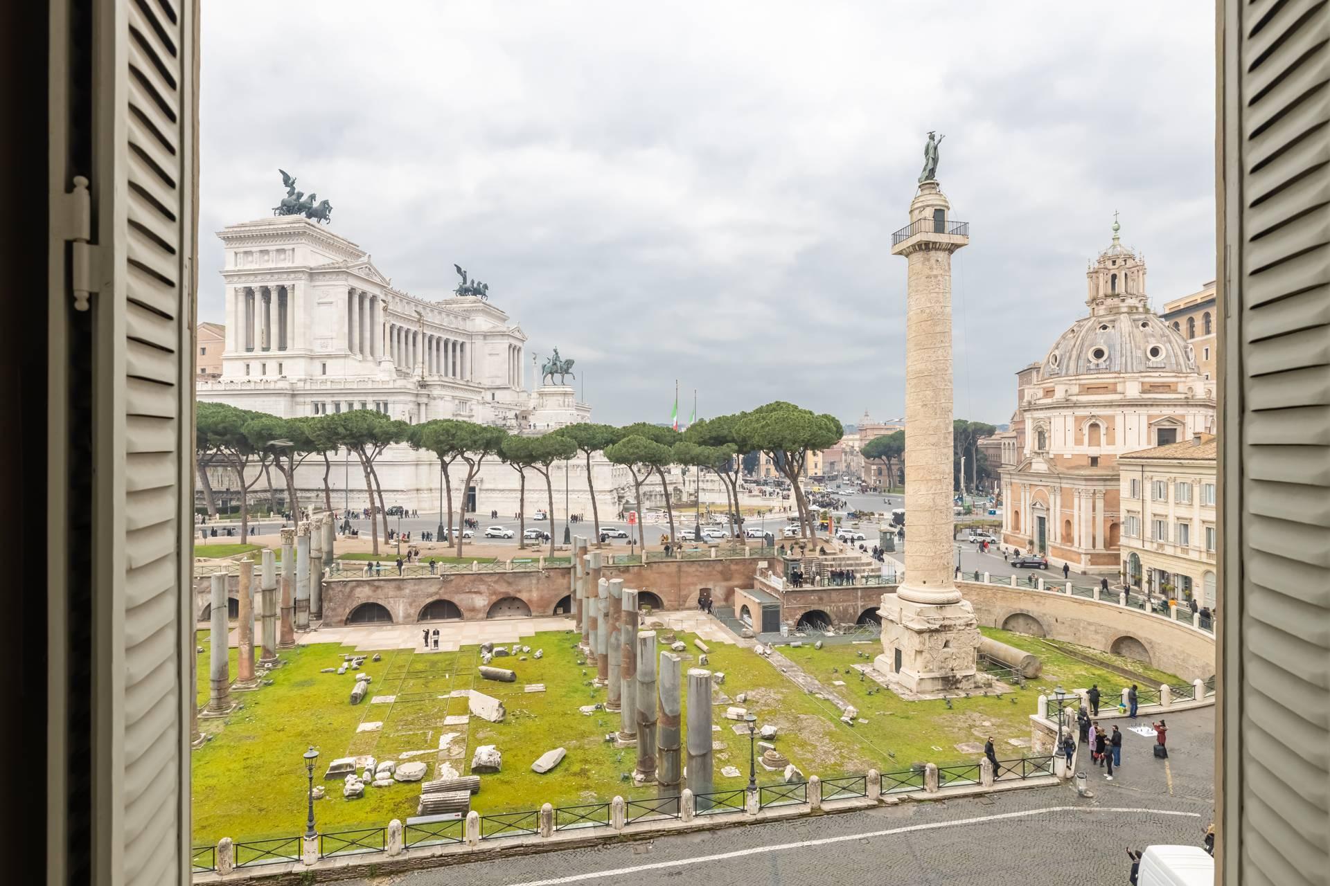 Stunning apartment overlooking Trajan's monumental Column - 1
