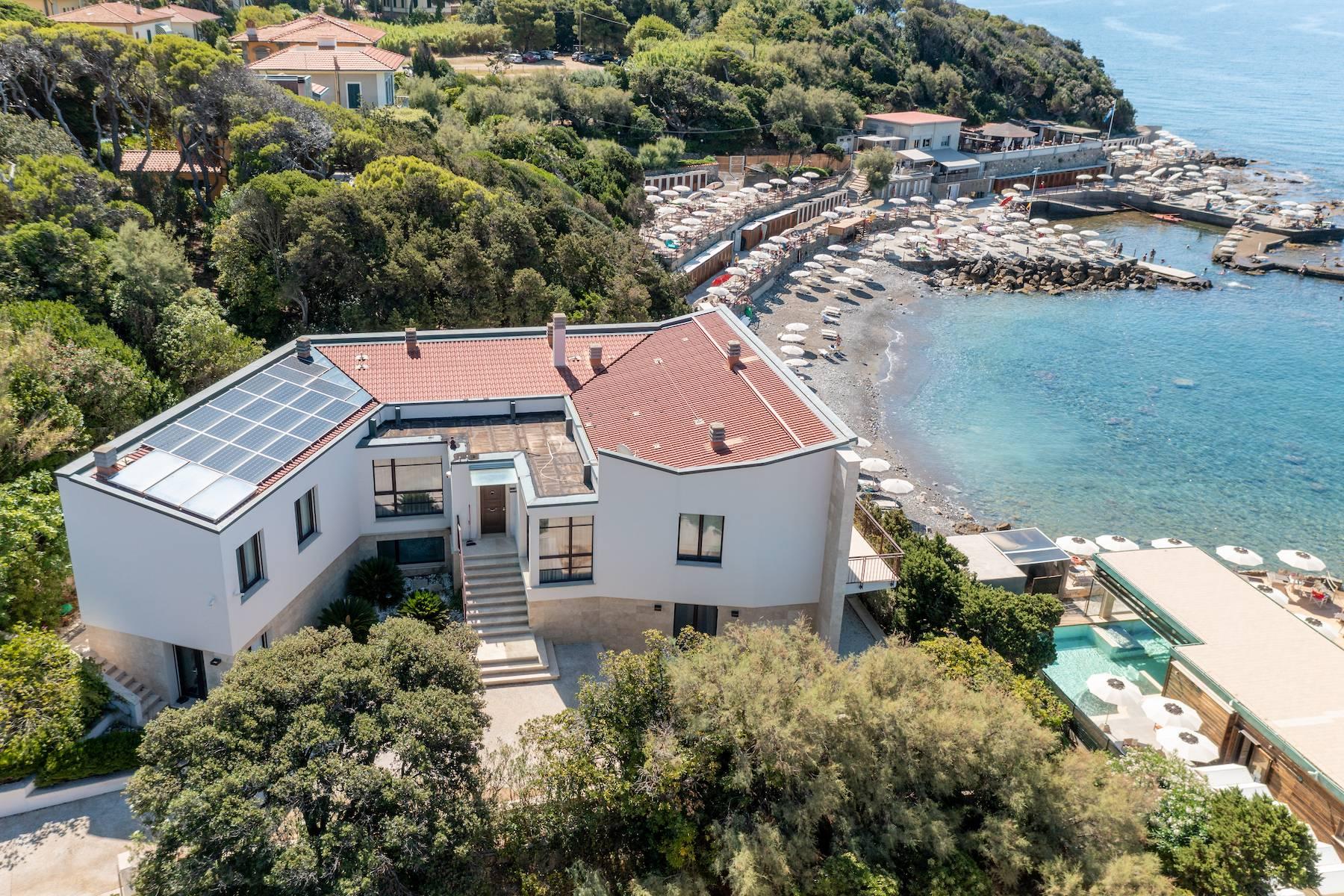 Elegant sea-front Villa in Quercianella - 1