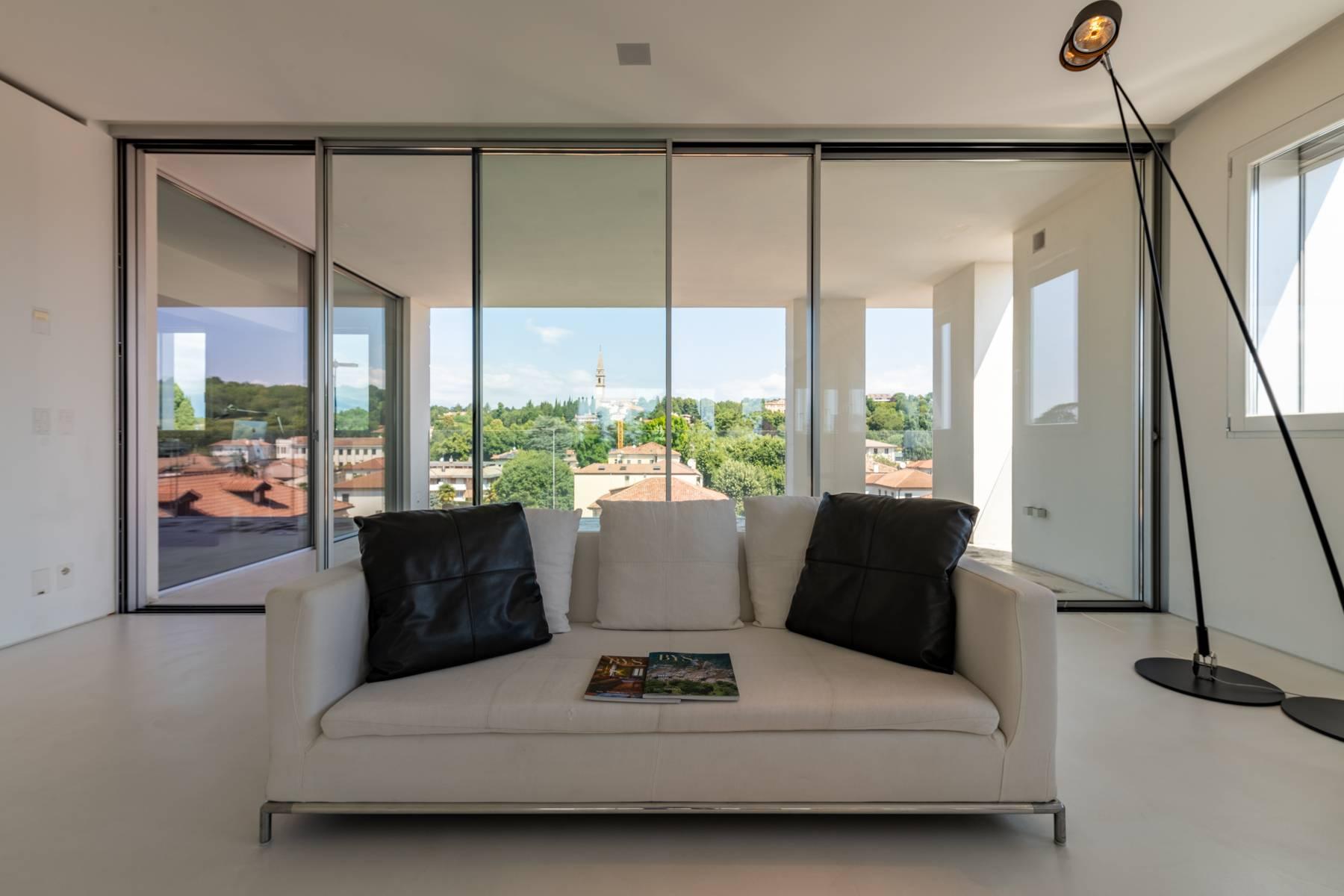 Penthouse élégant panoramique et à haute efficacité énergétique avec un design moderne raffiné - 2