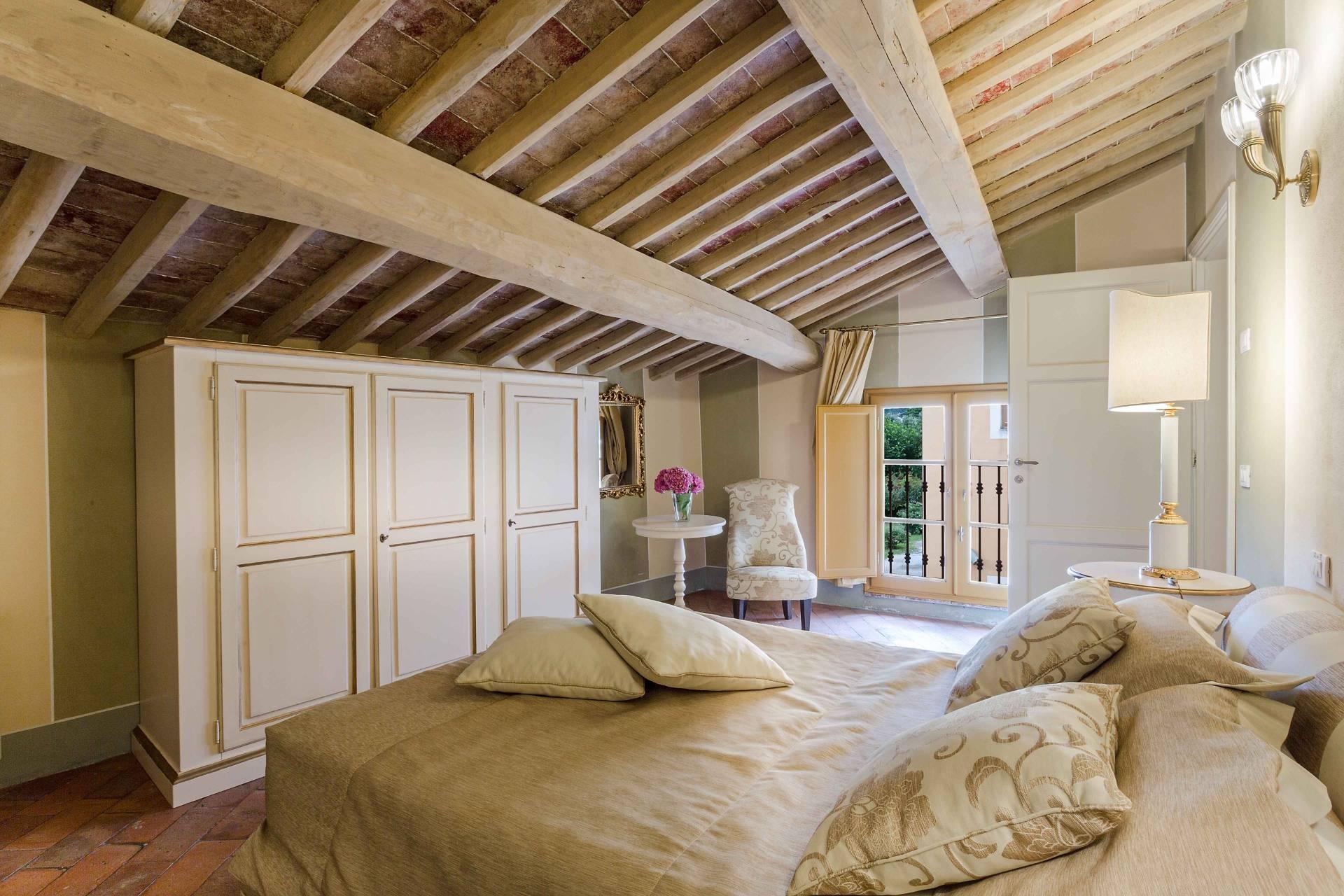 A traditional Tuscan countryhome in a poetic Italian setting - 37