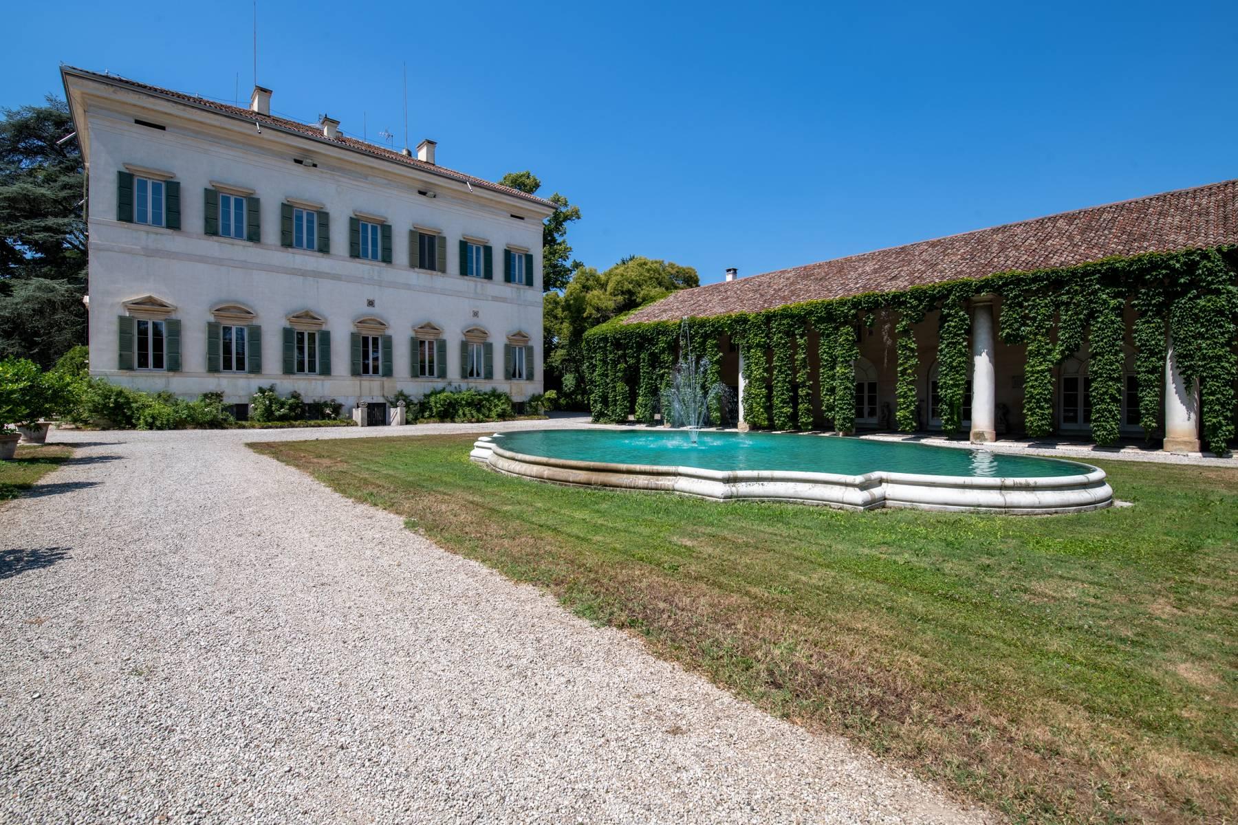 Elegante venezianische Villa mit romantischem Park und Nebengebäuden - 4