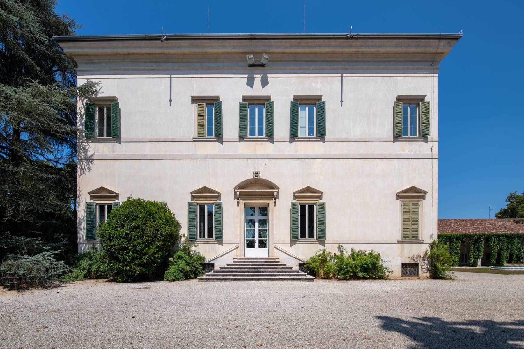 Elegante venezianische Villa mit romantischem Park und Nebengebäuden - 3
