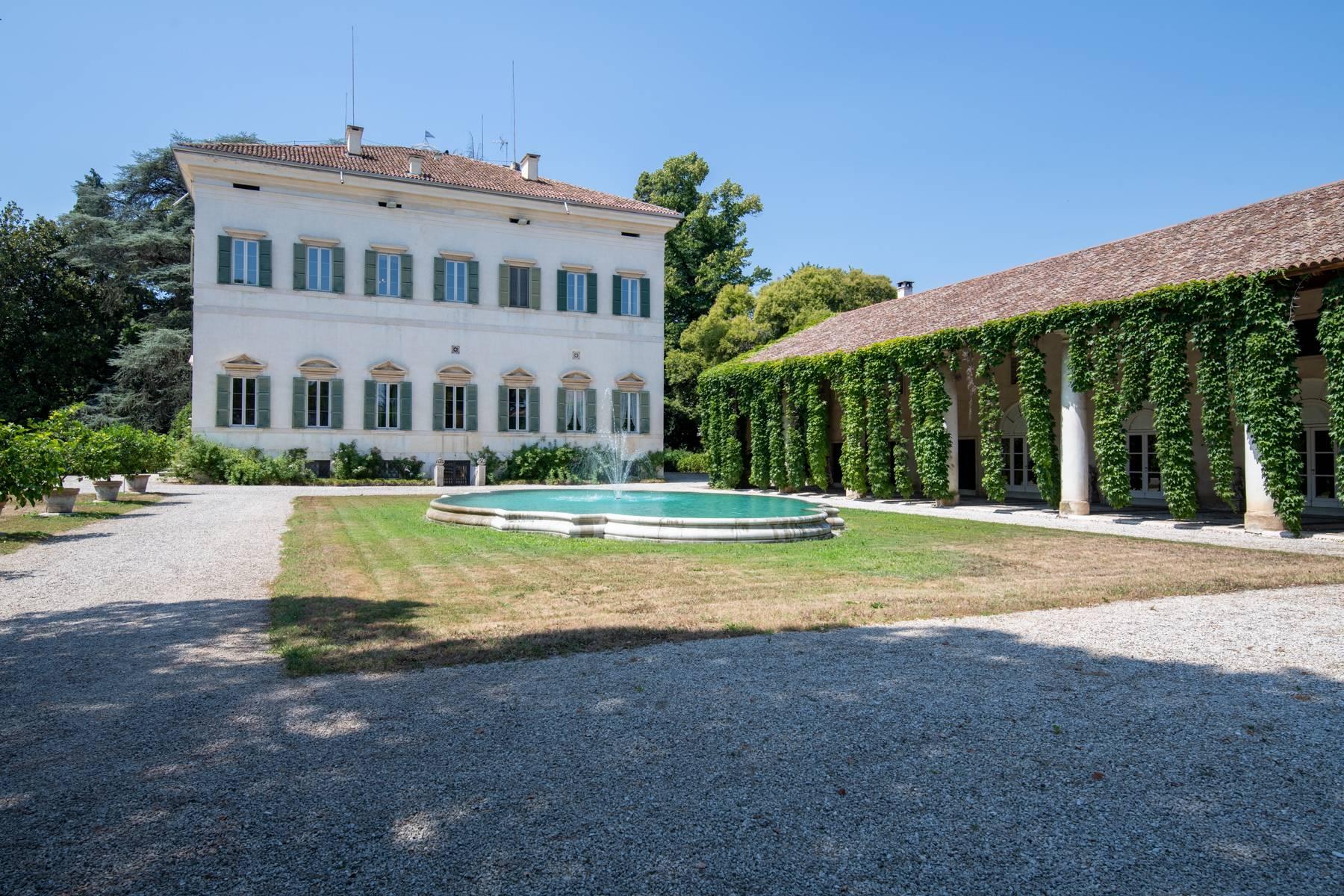 Elegante venezianische Villa mit romantischem Park und Nebengebäuden - 2