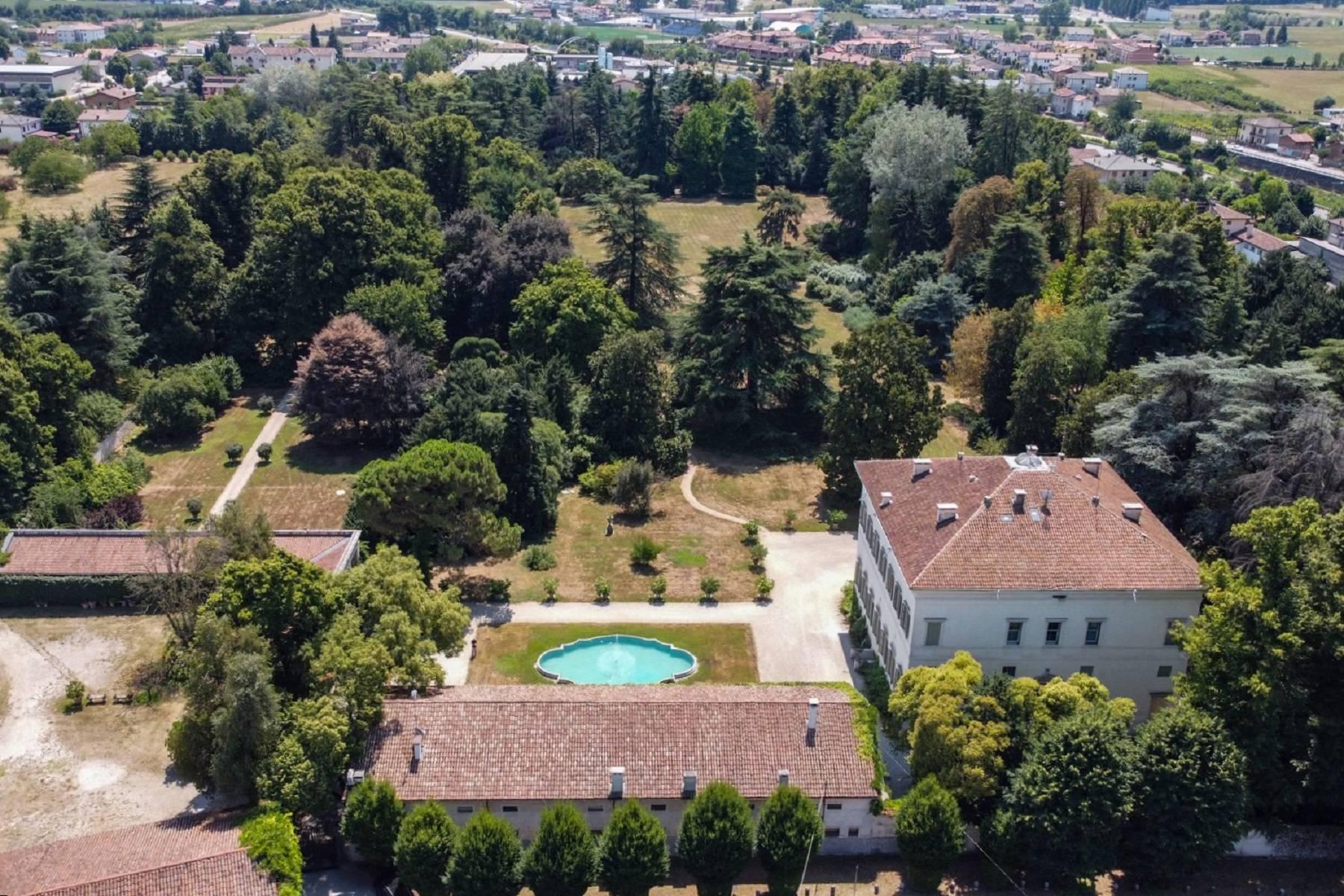 Elegante venezianische Villa mit romantischem Park und Nebengebäuden - 33
