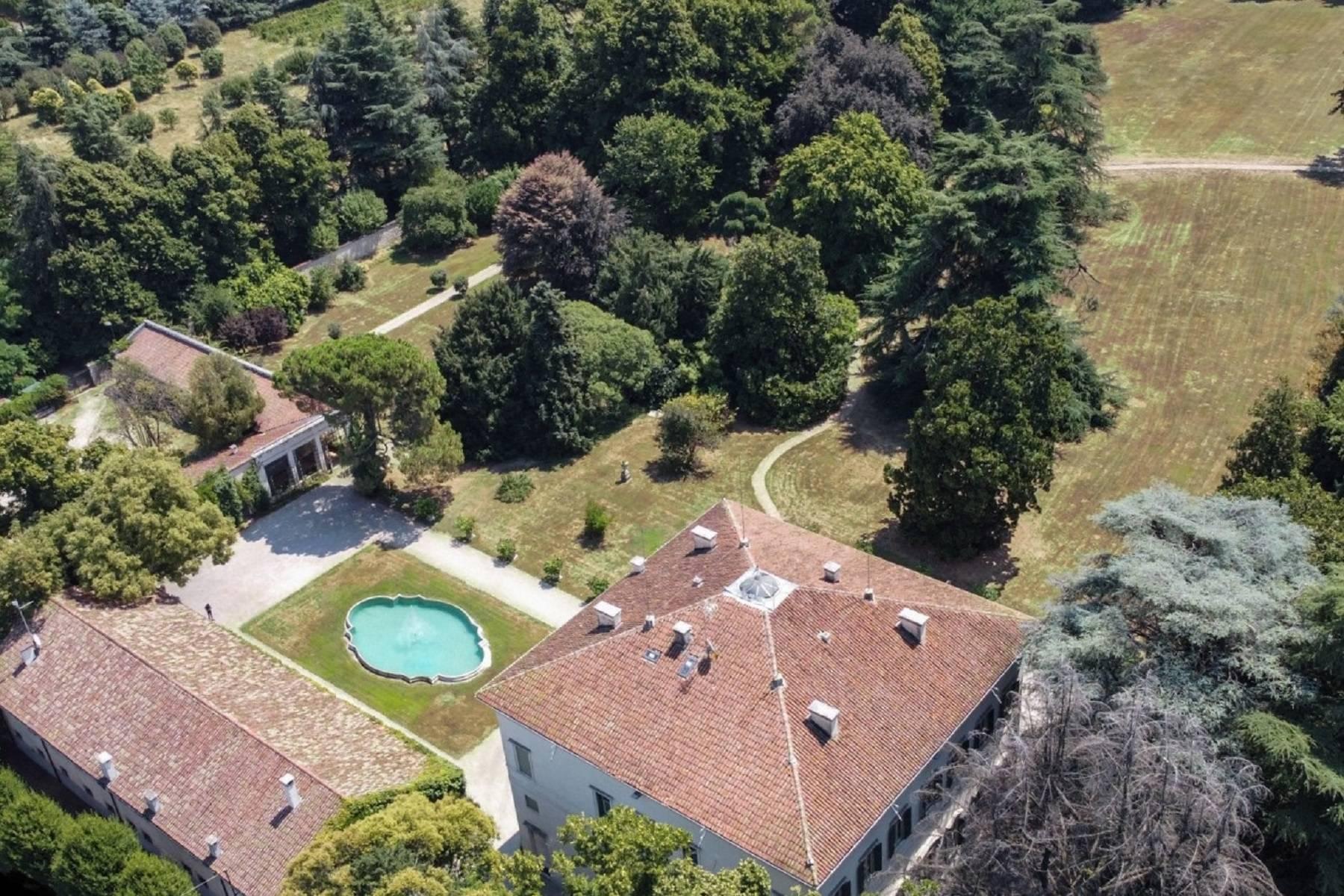 Elegante venezianische Villa mit romantischem Park und Nebengebäuden - 32