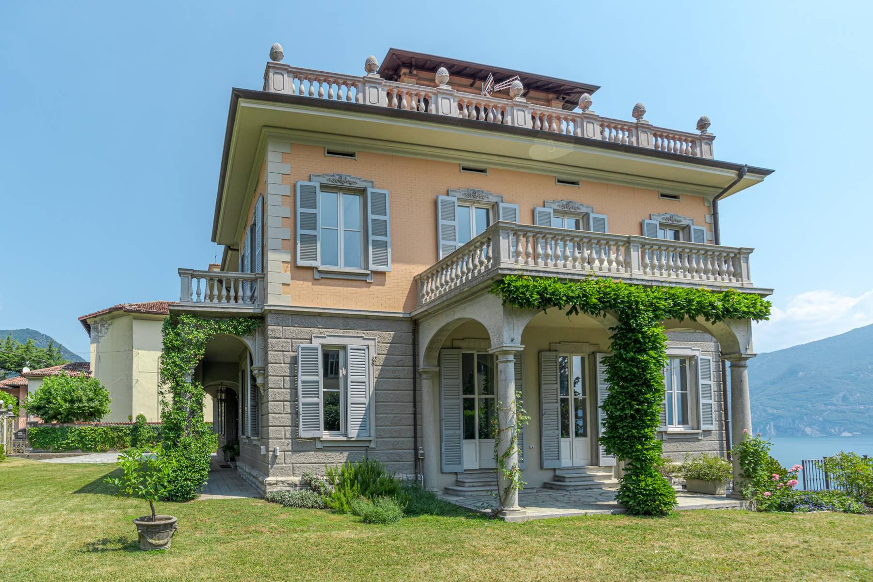 Prestigious palace in a commanding location in the town of Menaggio - 10