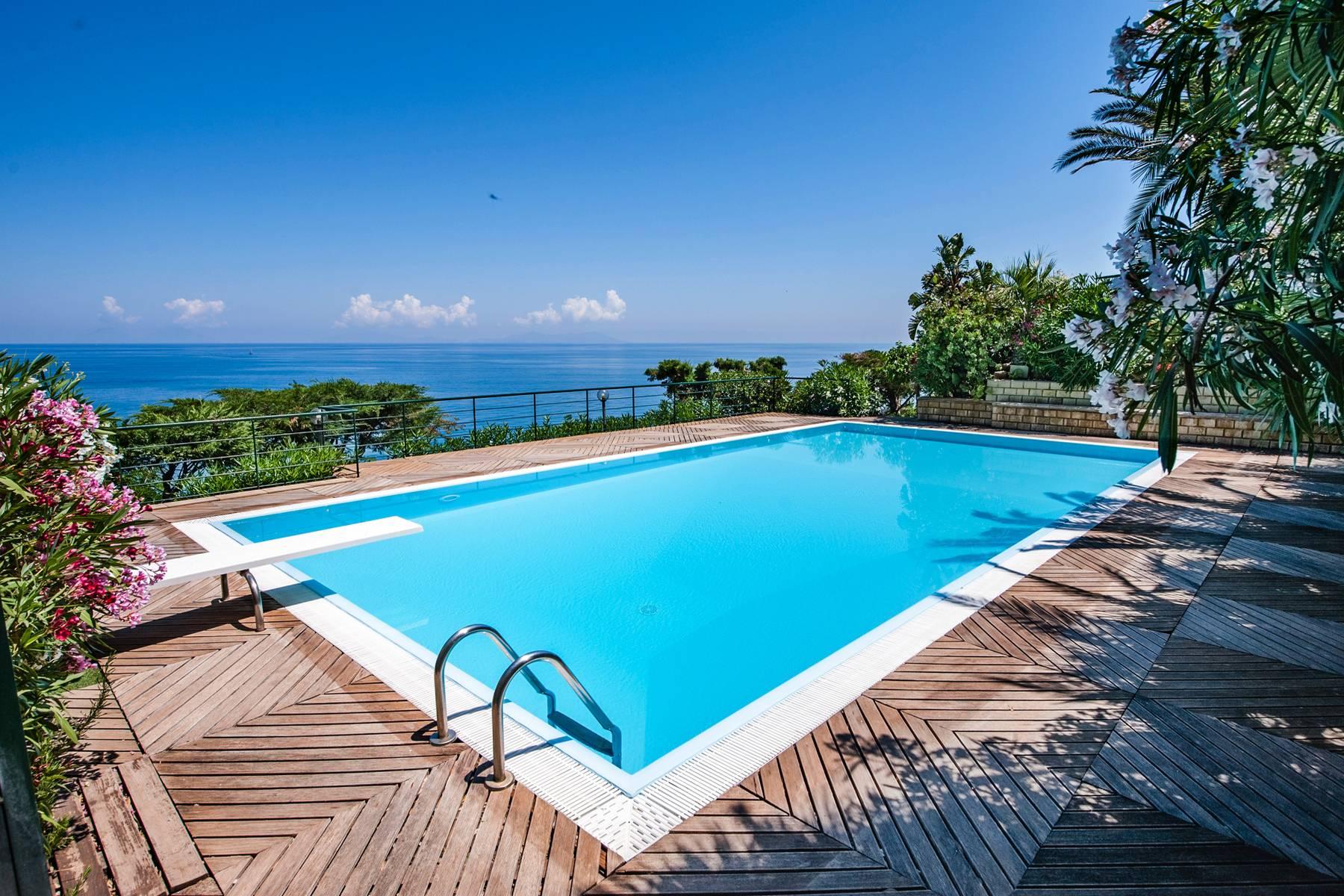 Exclusive villa overlooking the sea - 7