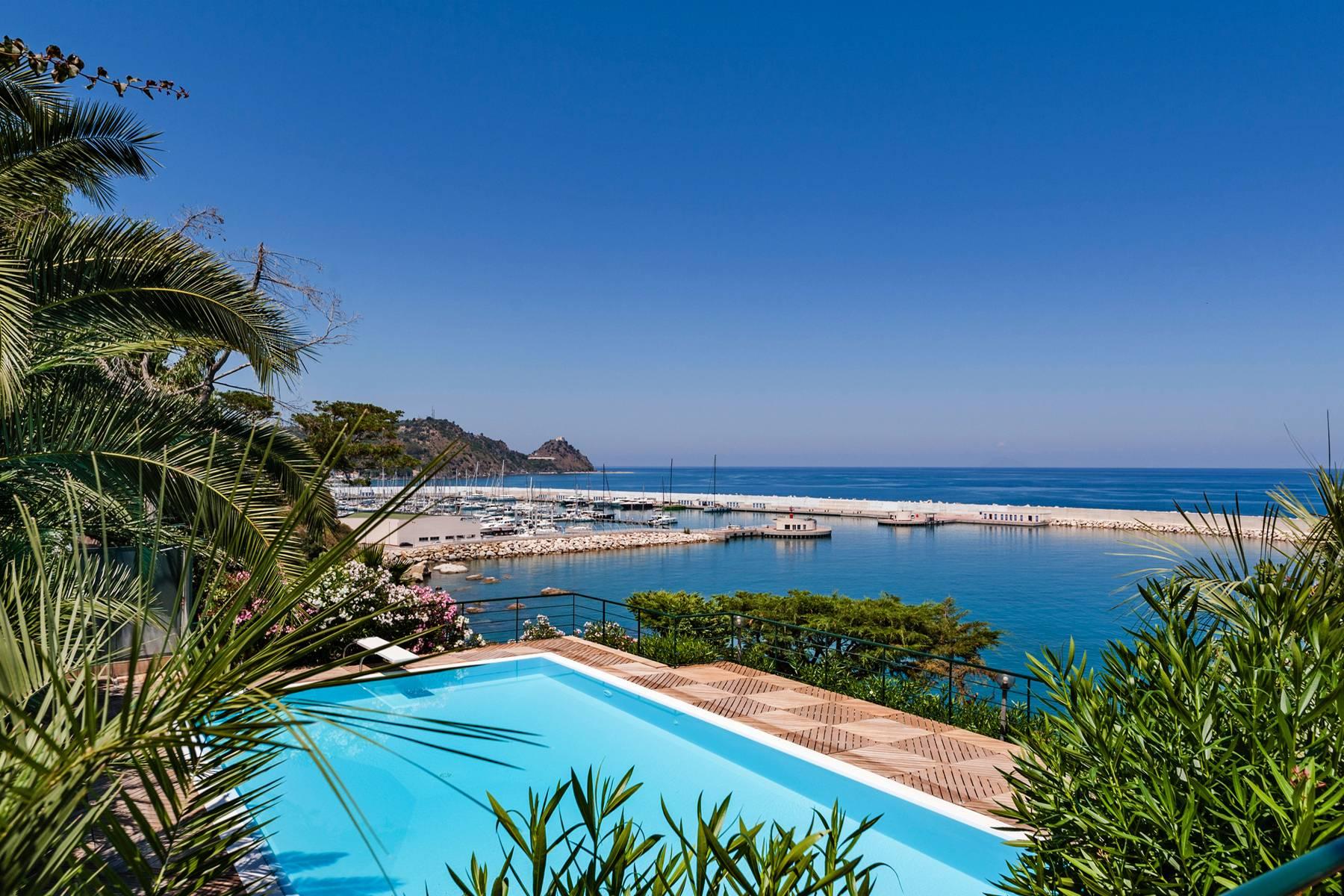 Exclusive villa overlooking the sea - 19