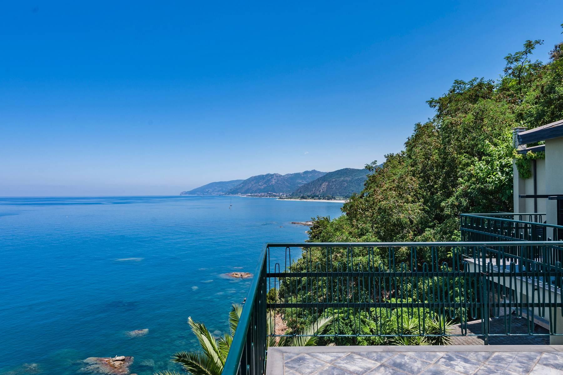 Exclusive villa overlooking the sea - 30