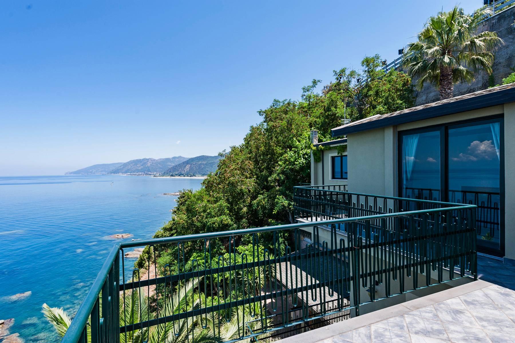 Exclusive villa overlooking the sea - 26