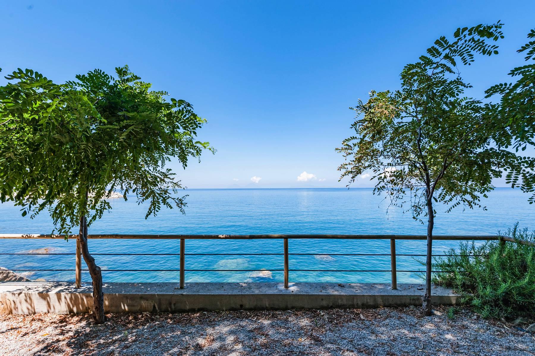 Exclusive villa overlooking the sea - 34