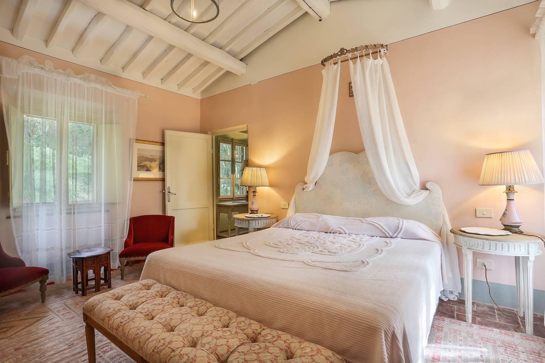 A majestic villa situated between Lucca and Camaiore - 10