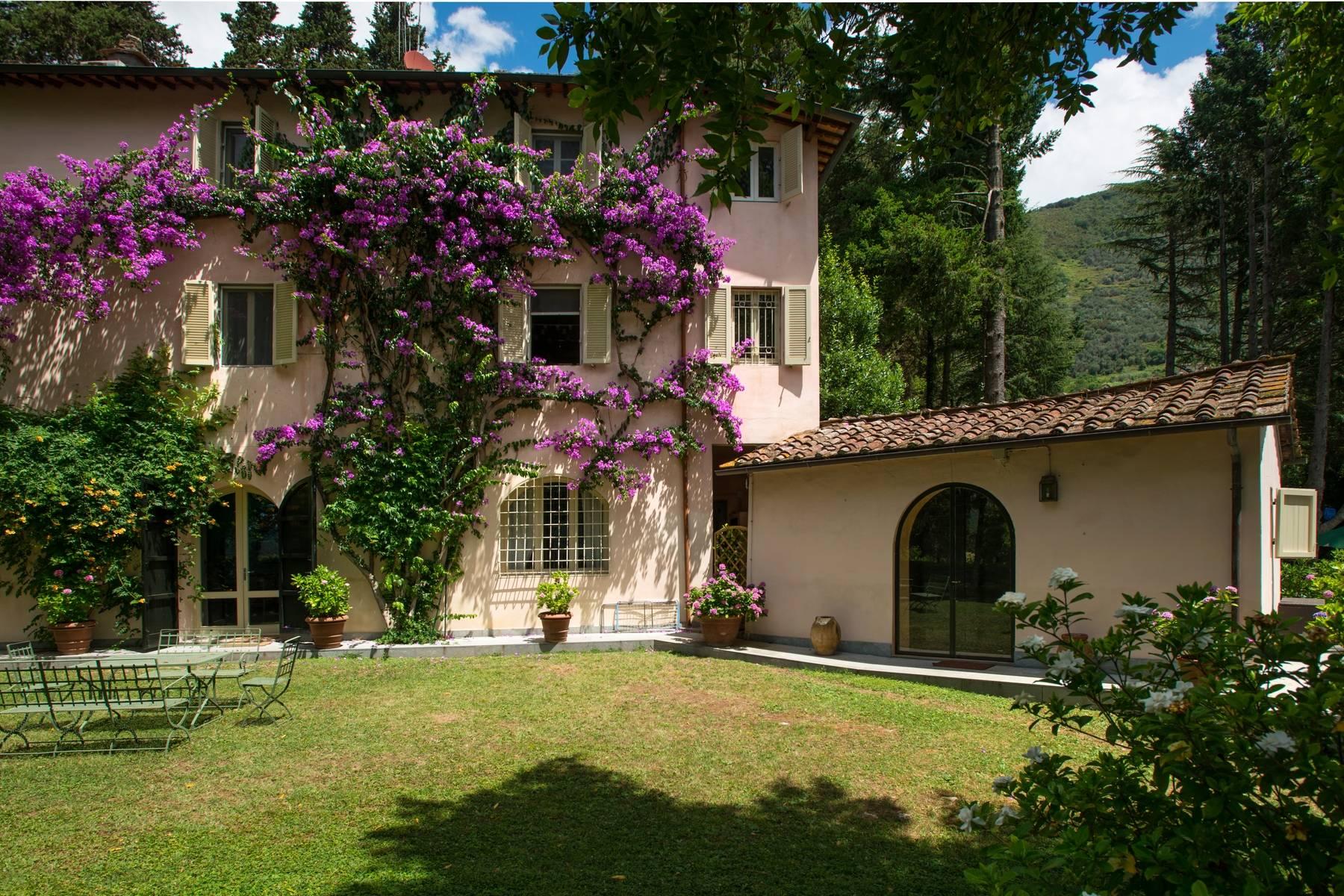 A majestic villa situated between Lucca and Camaiore - 1