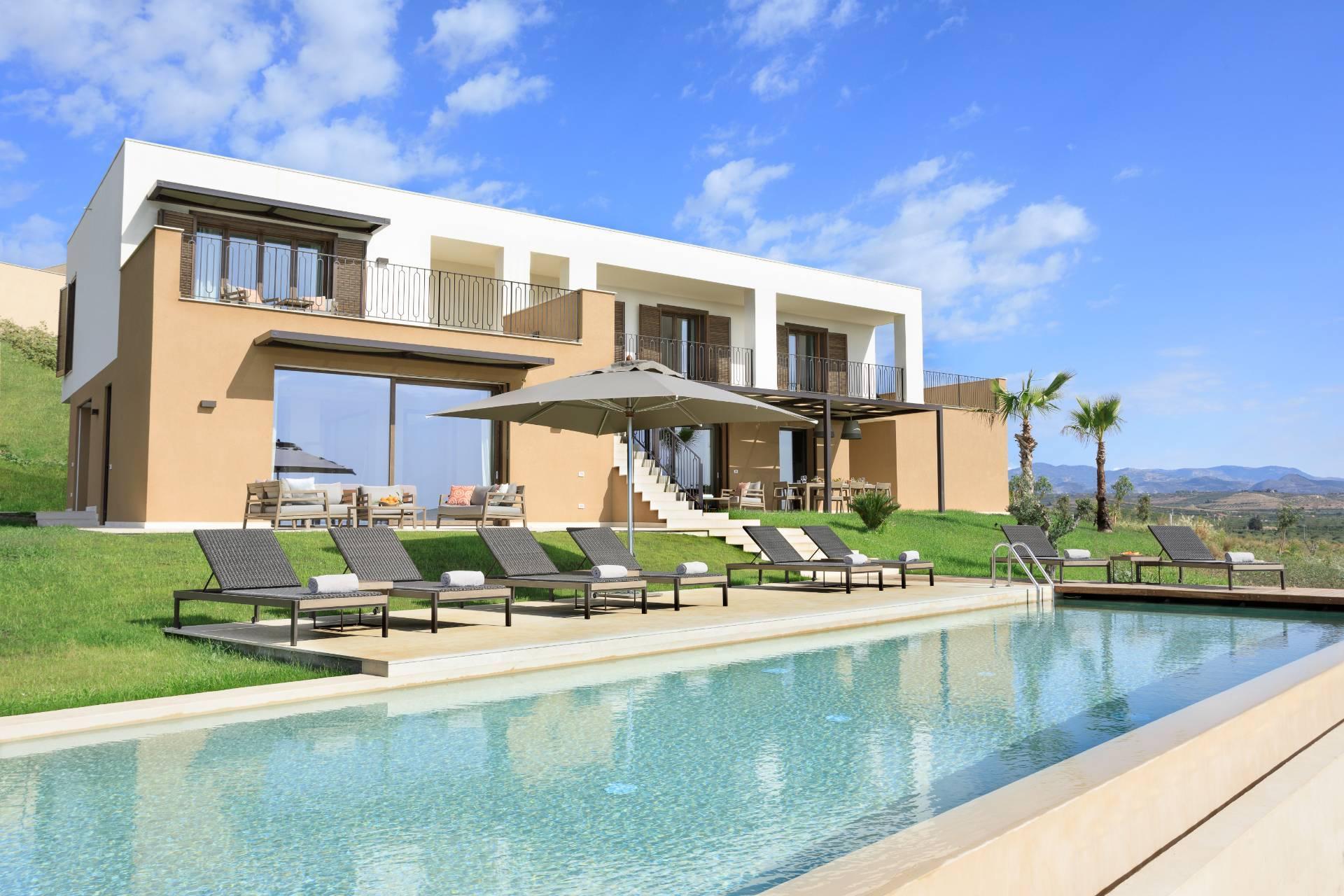 Stunning four bedroom villa overlooking southern Sicilian coast - 1