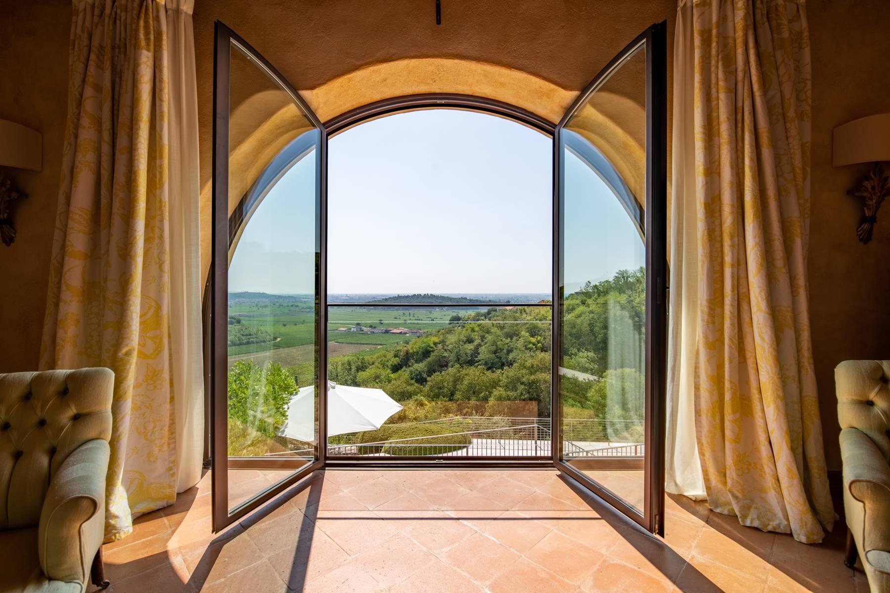Elegant renoviertes Landhaus mit Swimmingpool in den Hügeln von Verona - 19
