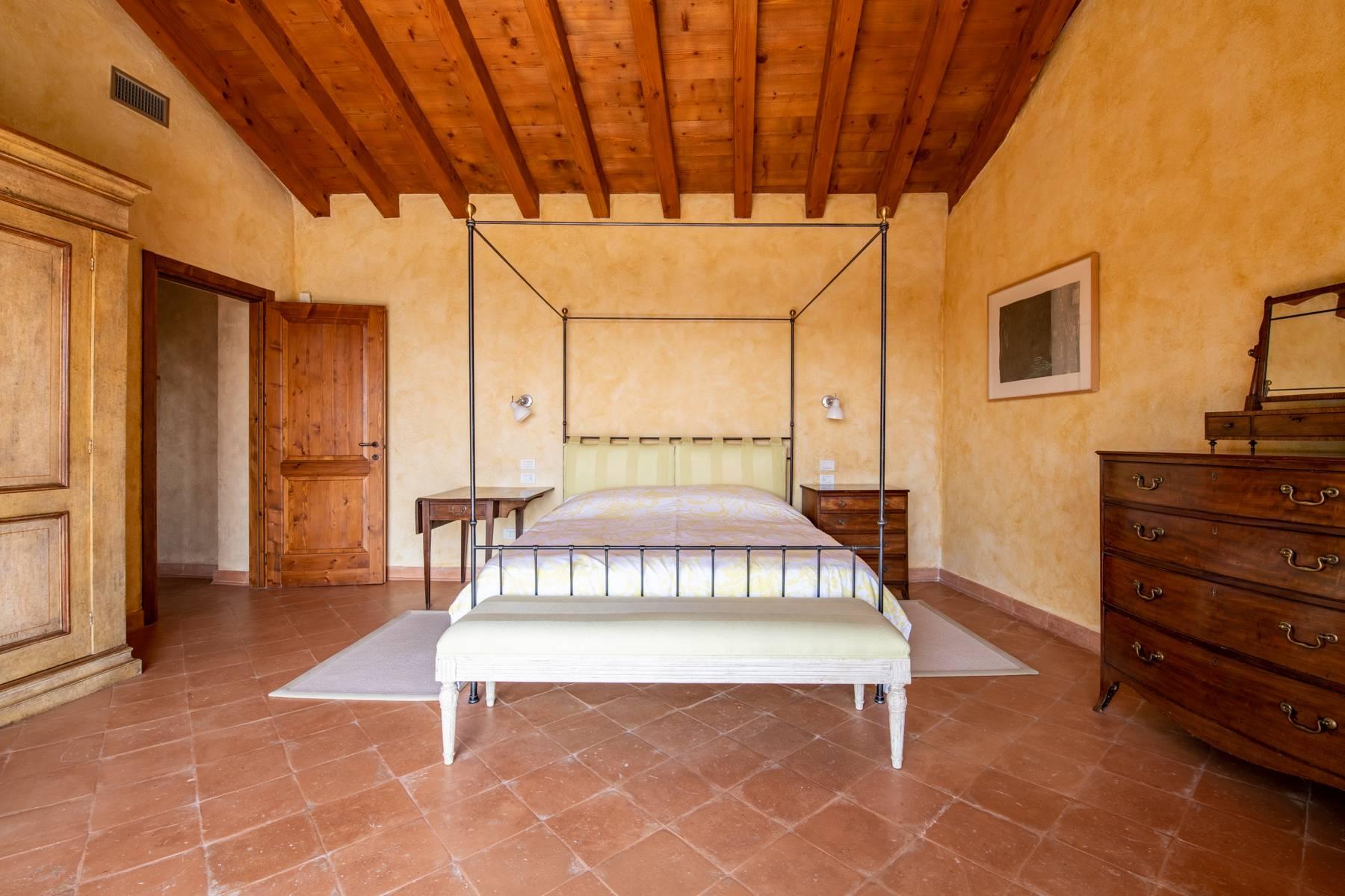 Elegant renoviertes Landhaus mit Swimmingpool in den Hügeln von Verona - 20