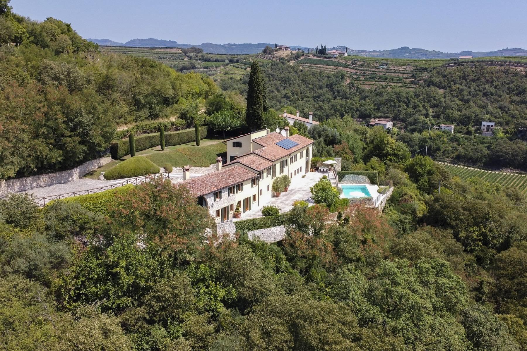 Elegant renoviertes Landhaus mit Swimmingpool in den Hügeln von Verona - 32
