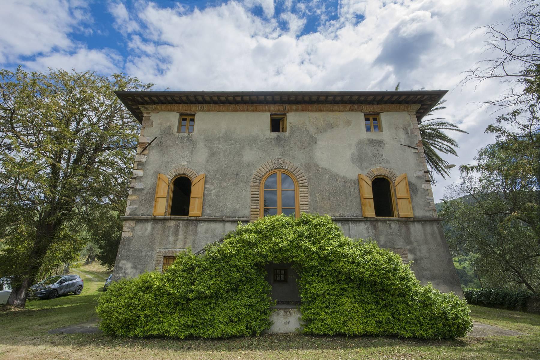 Wunderschöne Villa mit herrlichem Blick auf dem Land von Lucca - 2