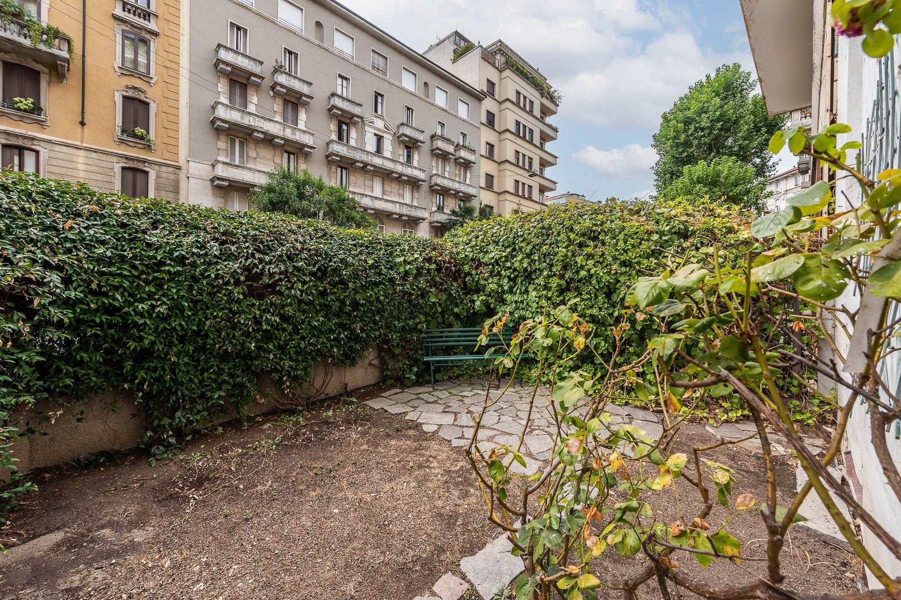 Refined three-room apartment with private garden in the Quadronno area - 15