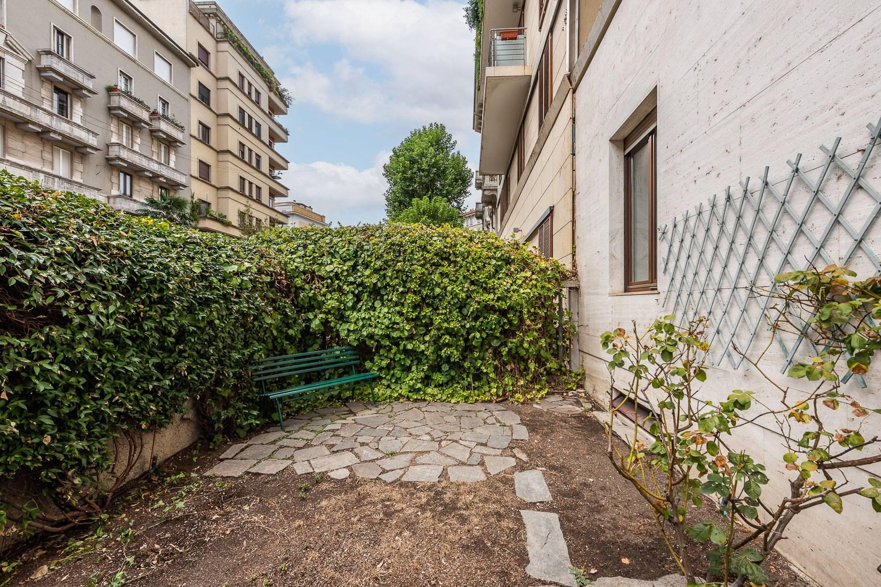 Refined three-room apartment with private garden in the Quadronno area - 17