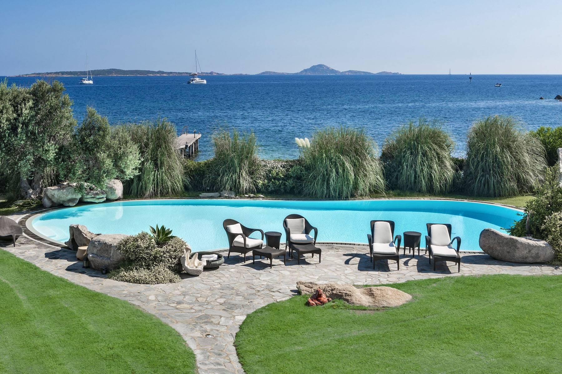 Elegant and prestigious waterfront villa - 2